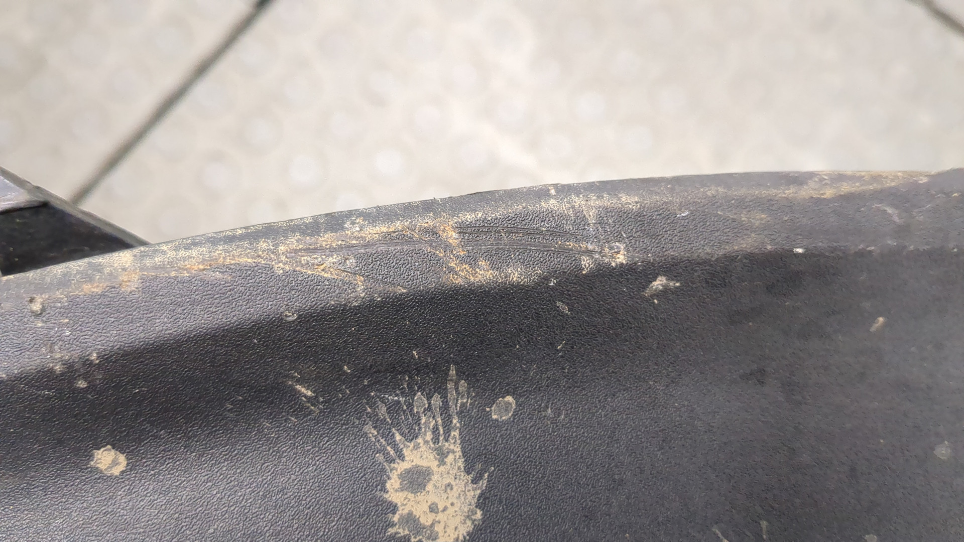 Накладка переднего крыла левого