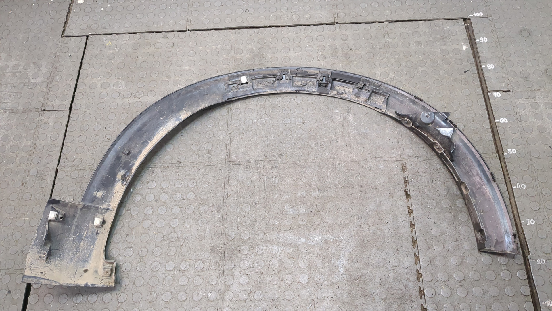 Накладка переднего крыла левого