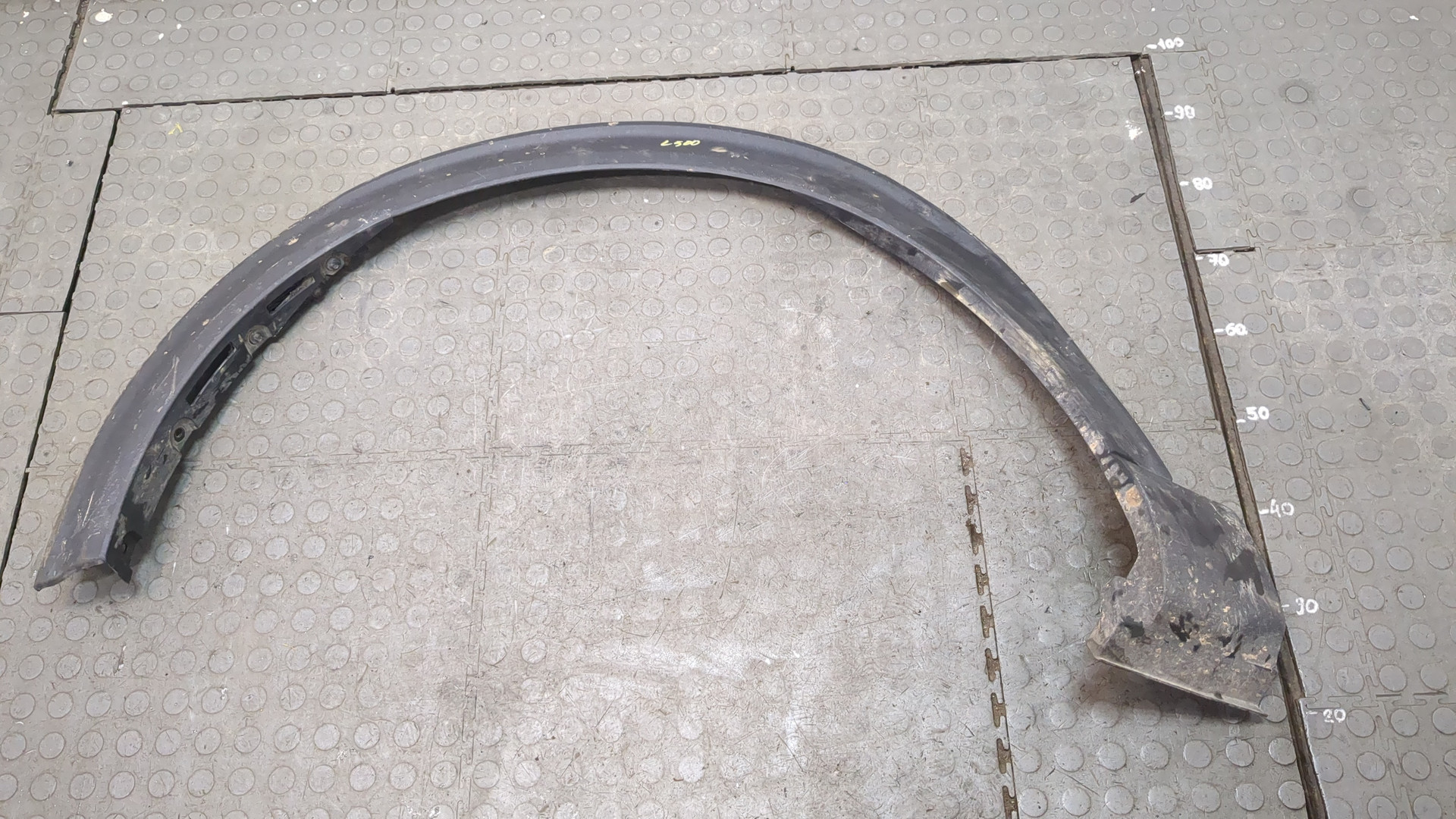 Накладка переднего крыла левого