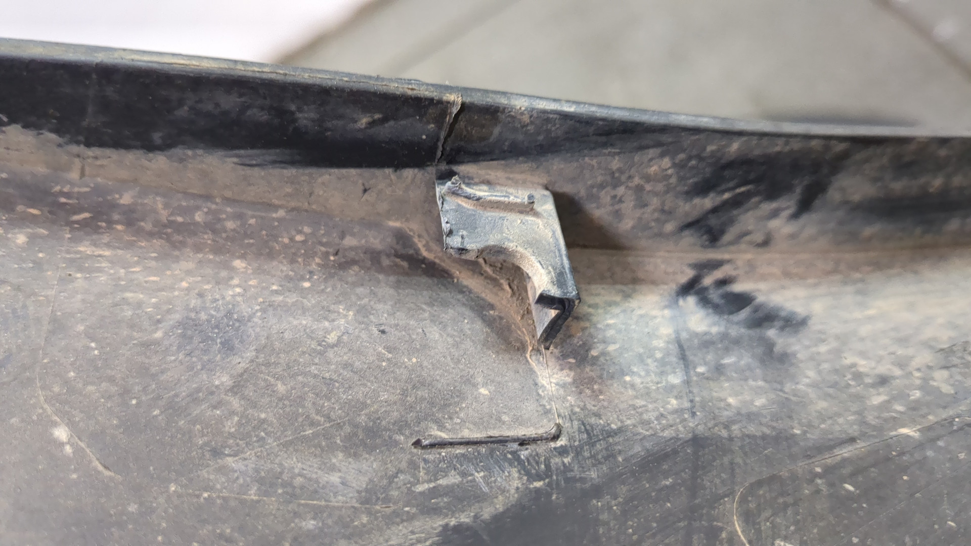 Накладка переднего крыла левого