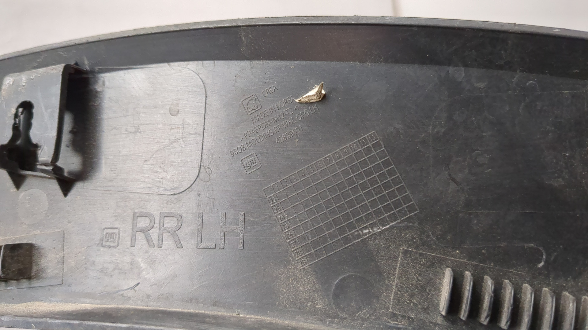 Накладка заднего крыла левого