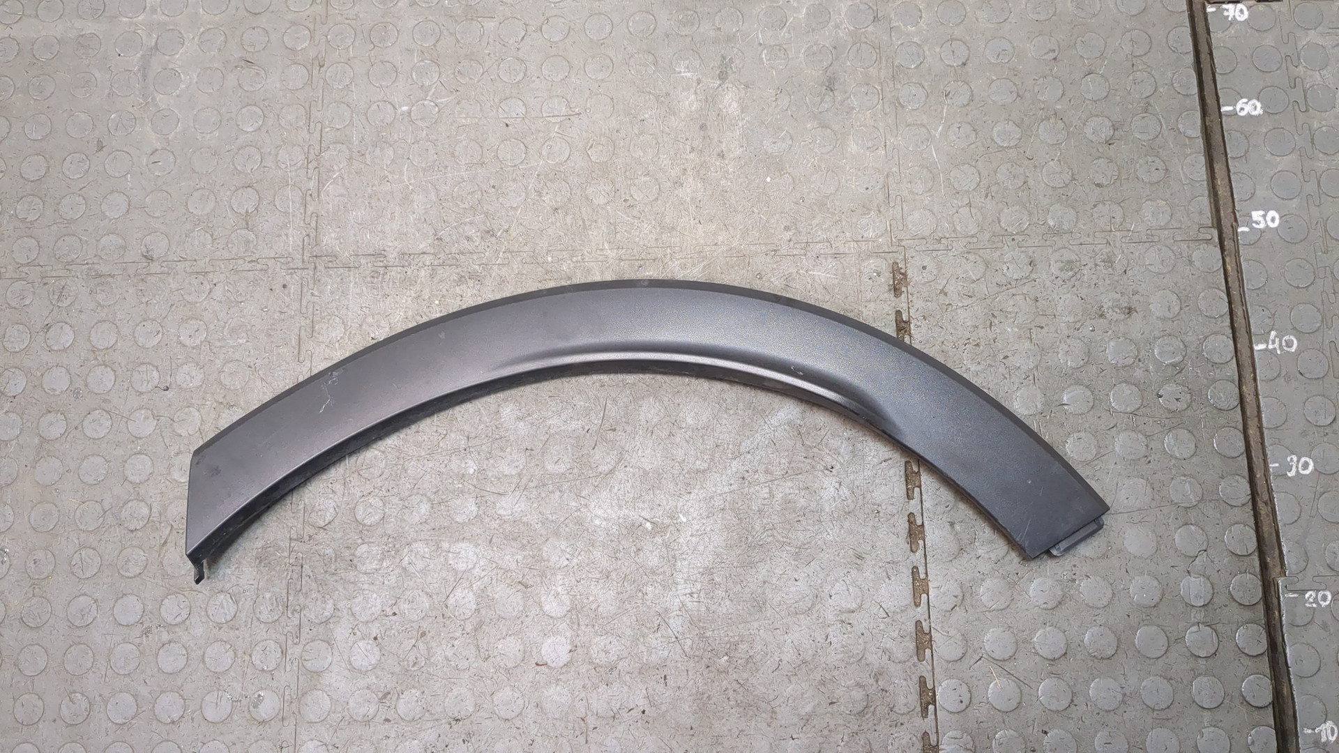 Накладка заднего крыла левого