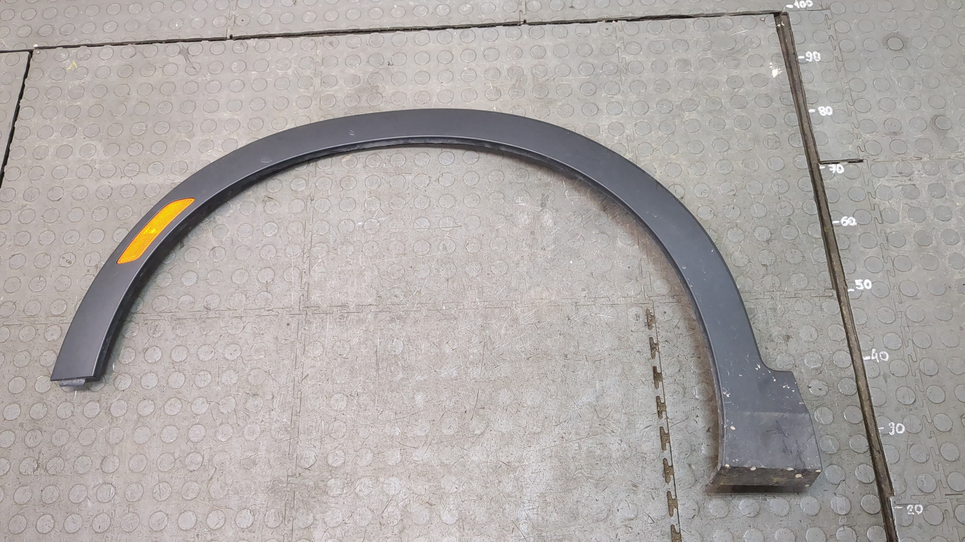 Накладка переднего крыла левого