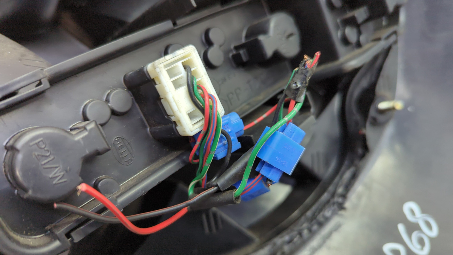 Фонарь задний левый