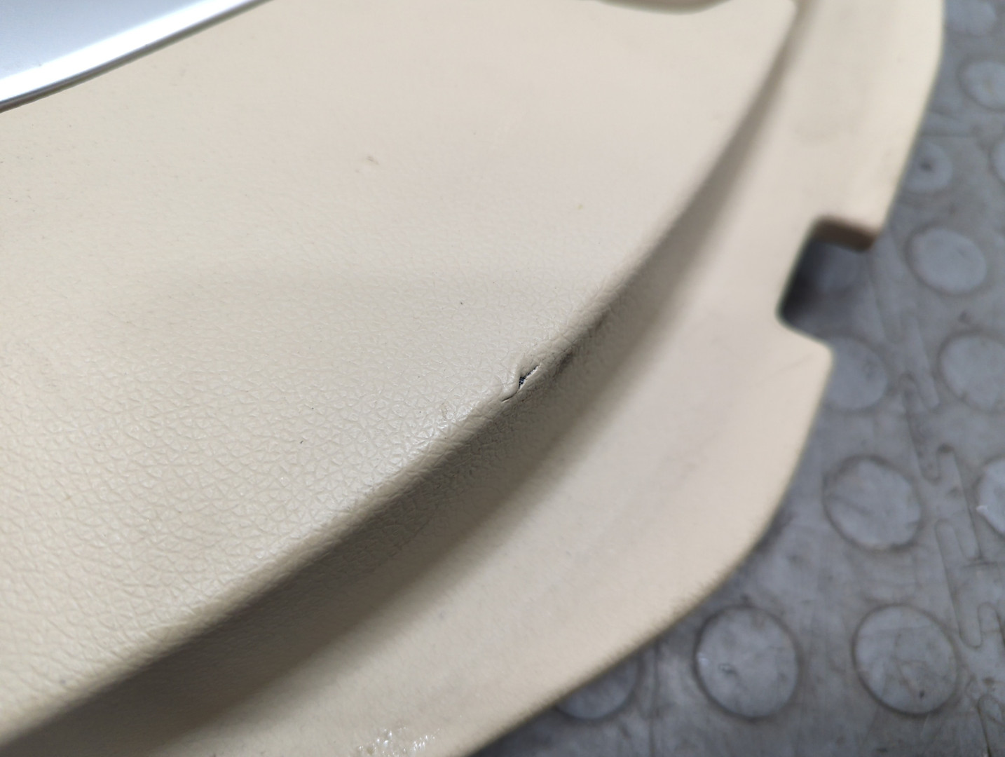 Обшивка двери передней правой