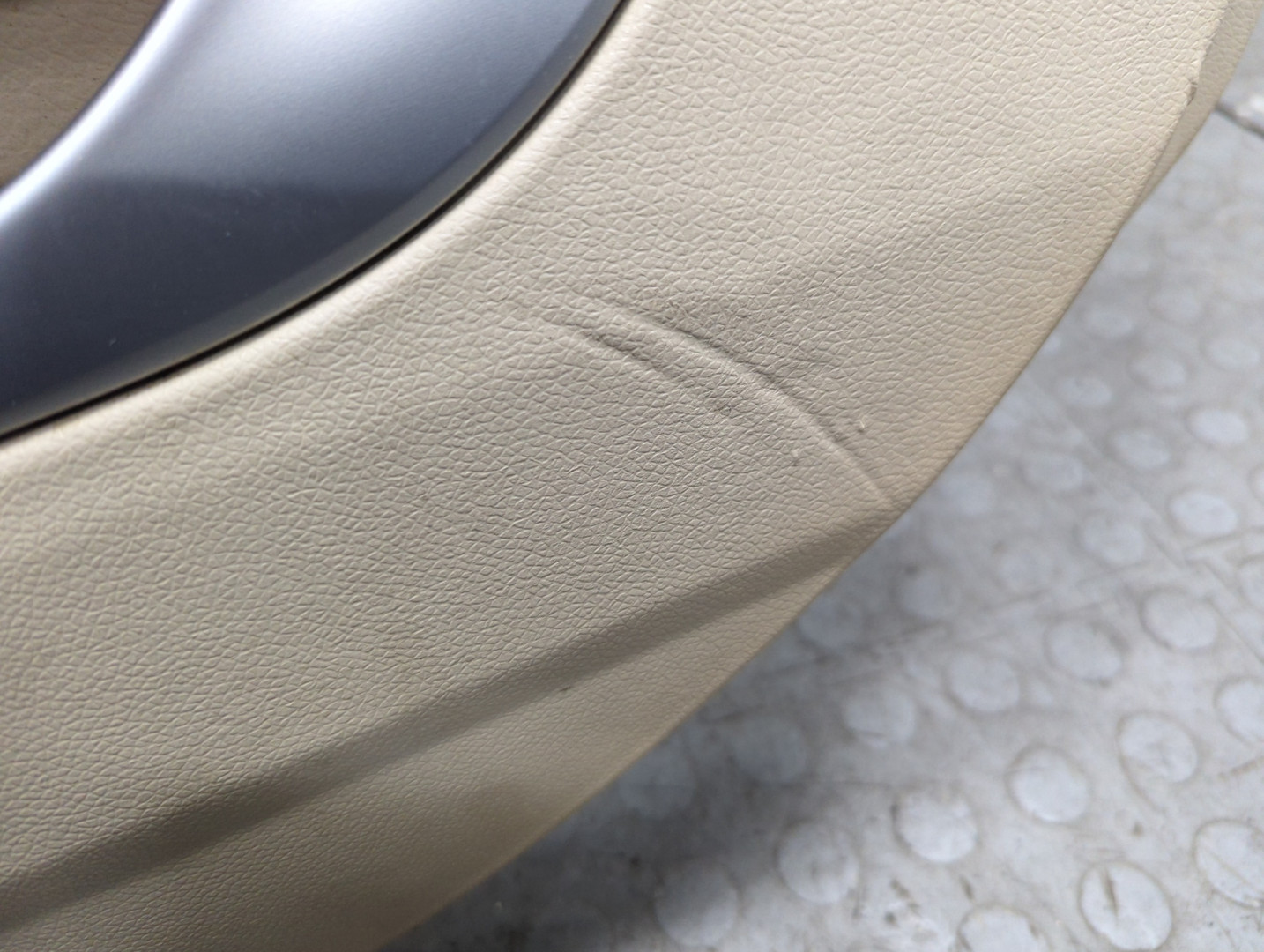 Обшивка двери передней правой