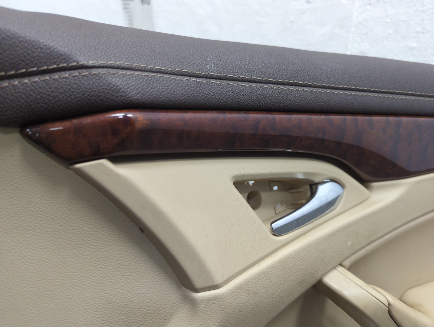 Обшивка двери передней правой