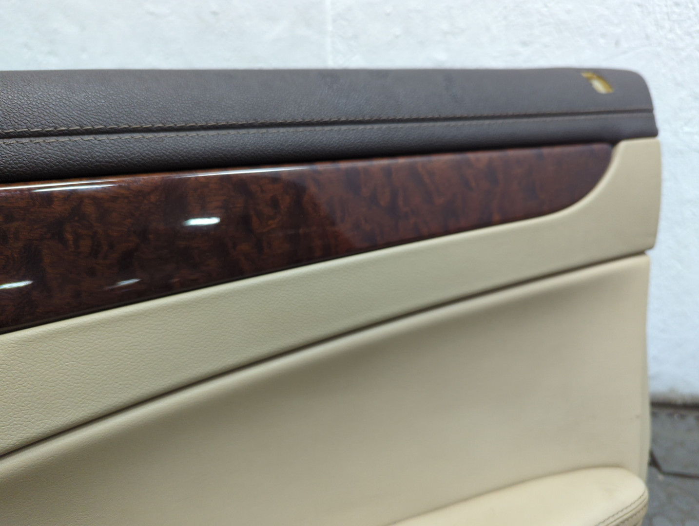 Обшивка двери передней правой