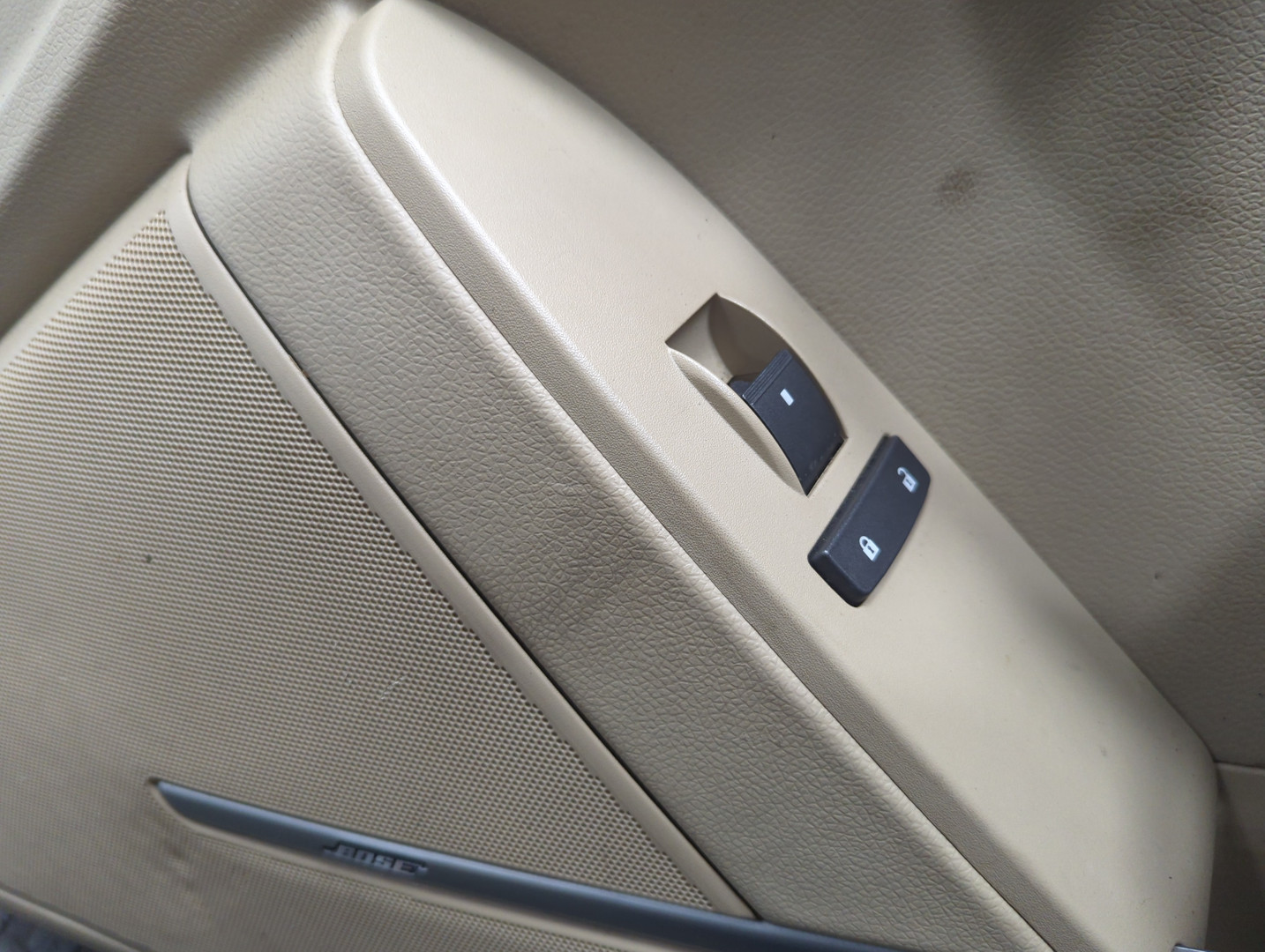 Обшивка двери передней правой