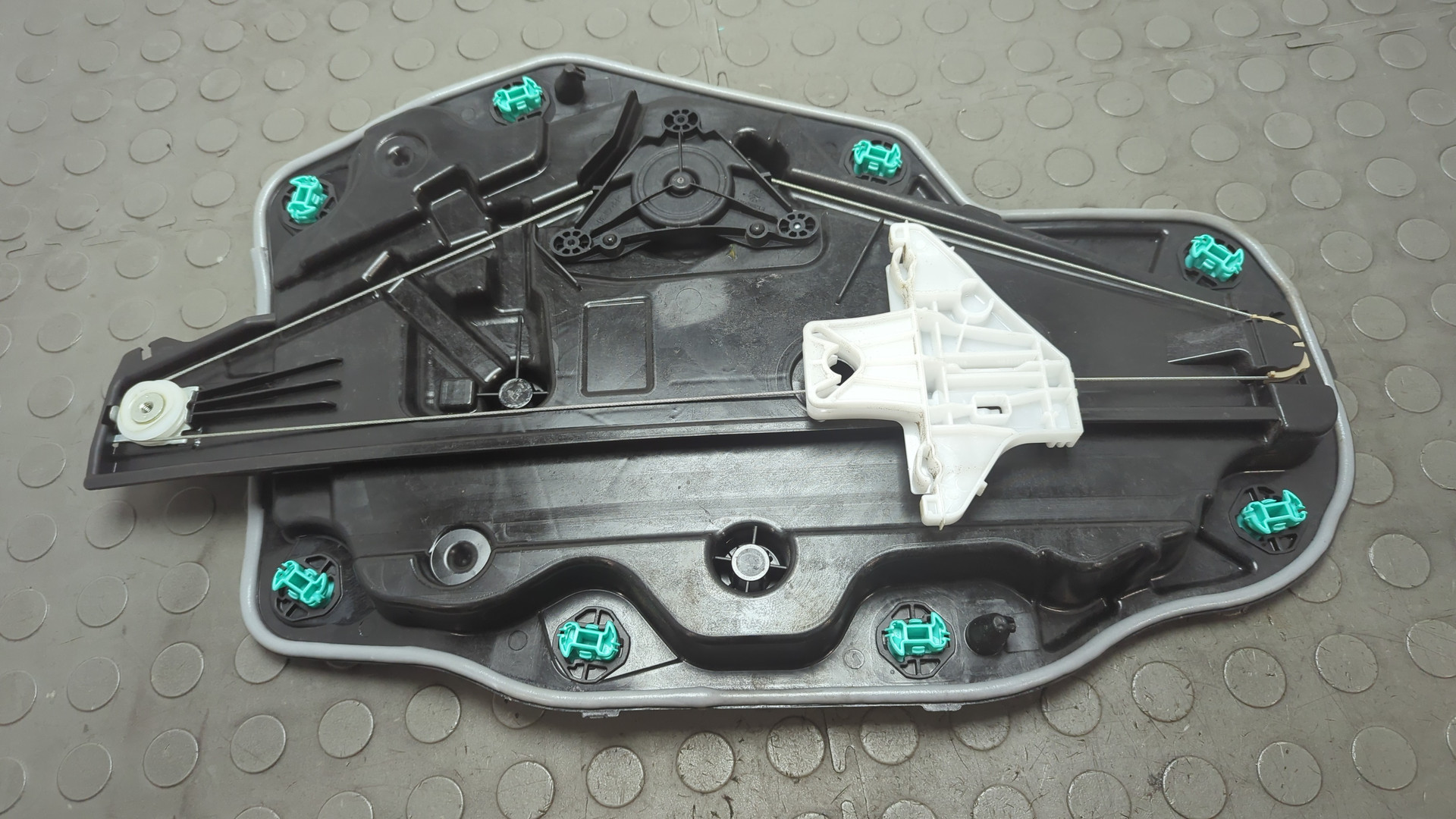 Стеклоподъемник электр. задний левый