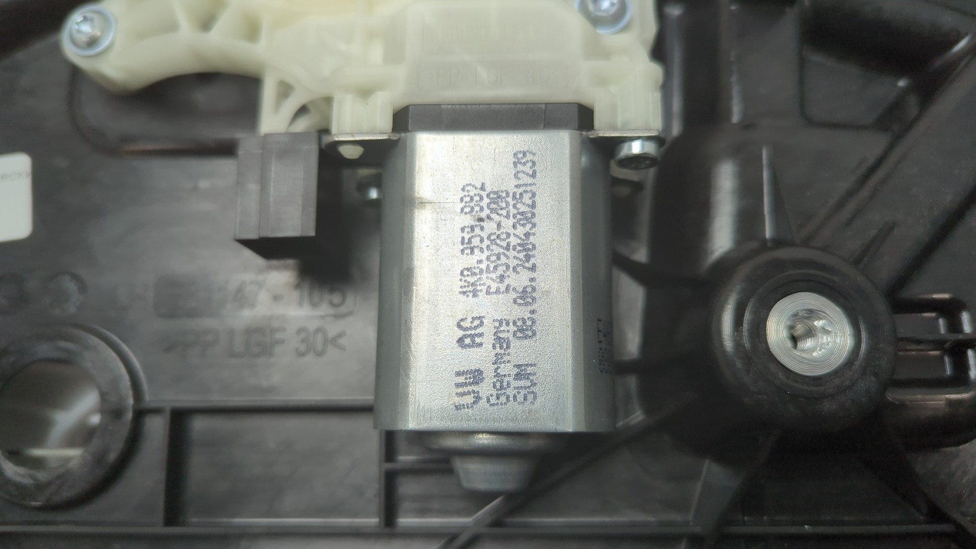 Стеклоподъемник электр. задний левый