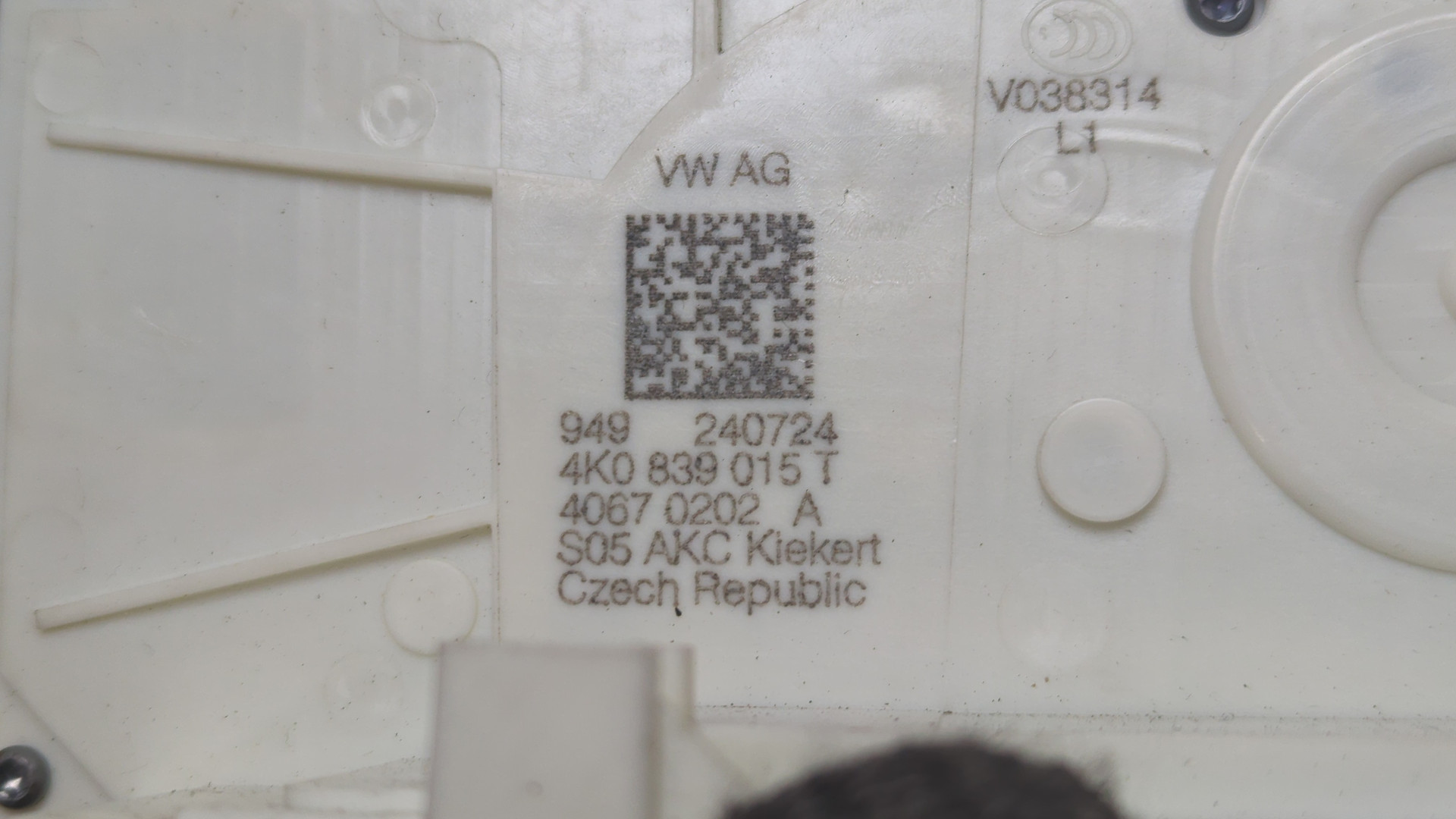 Замок двери задней левой