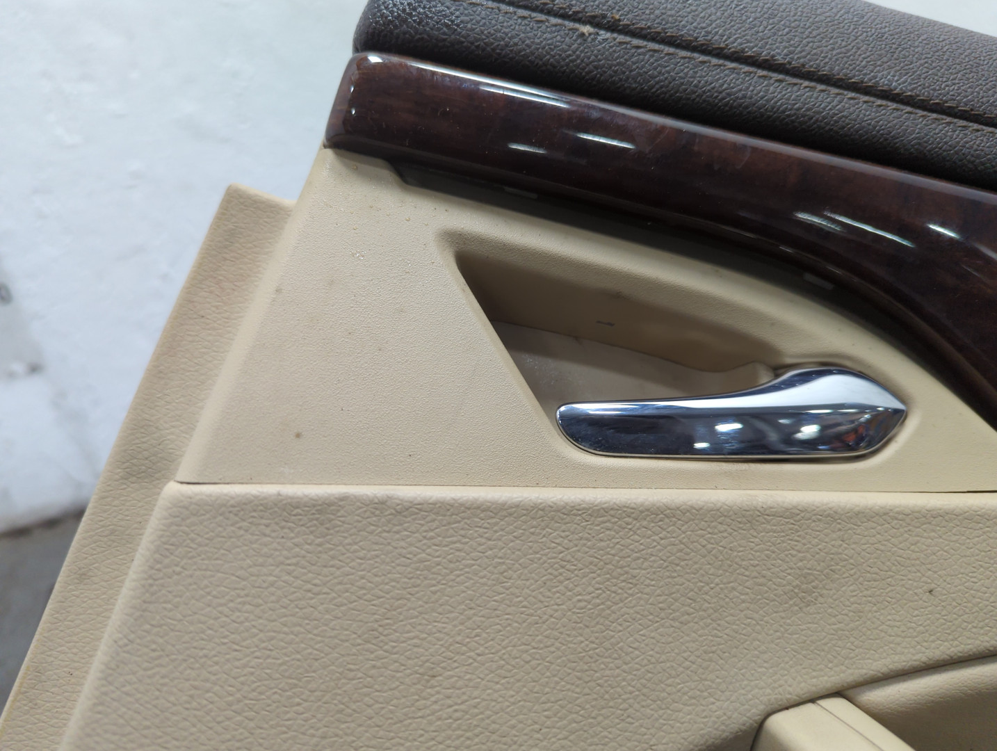 Обшивка двери задней правой