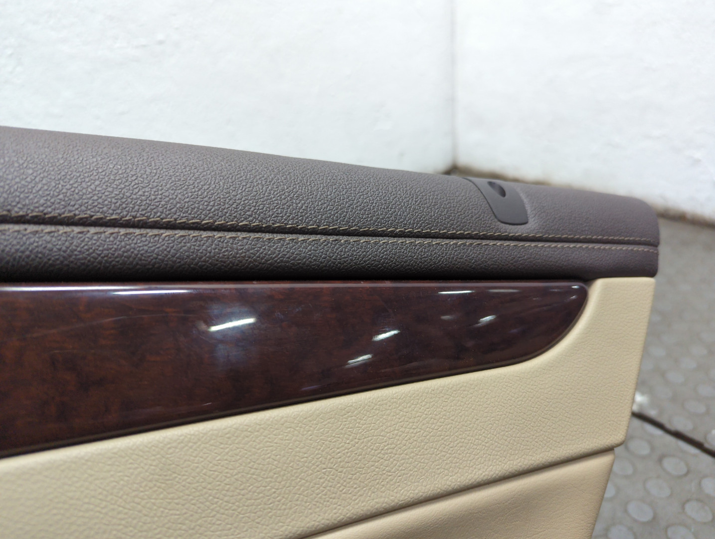 Обшивка двери задней правой