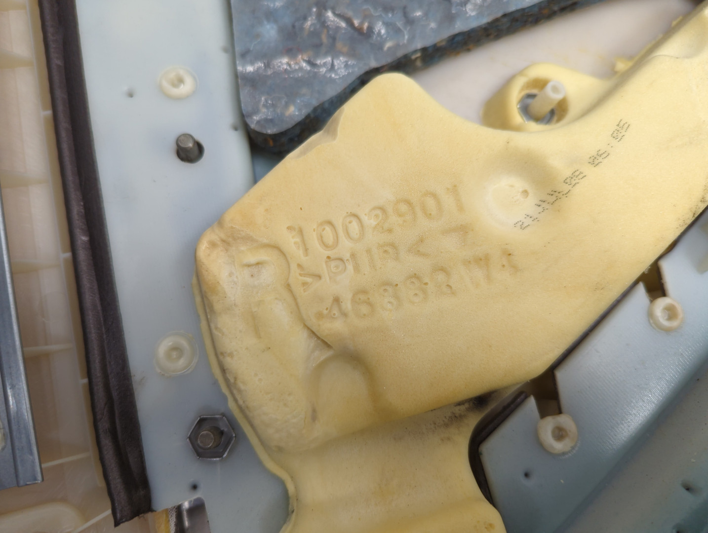 Обшивка двери задней правой