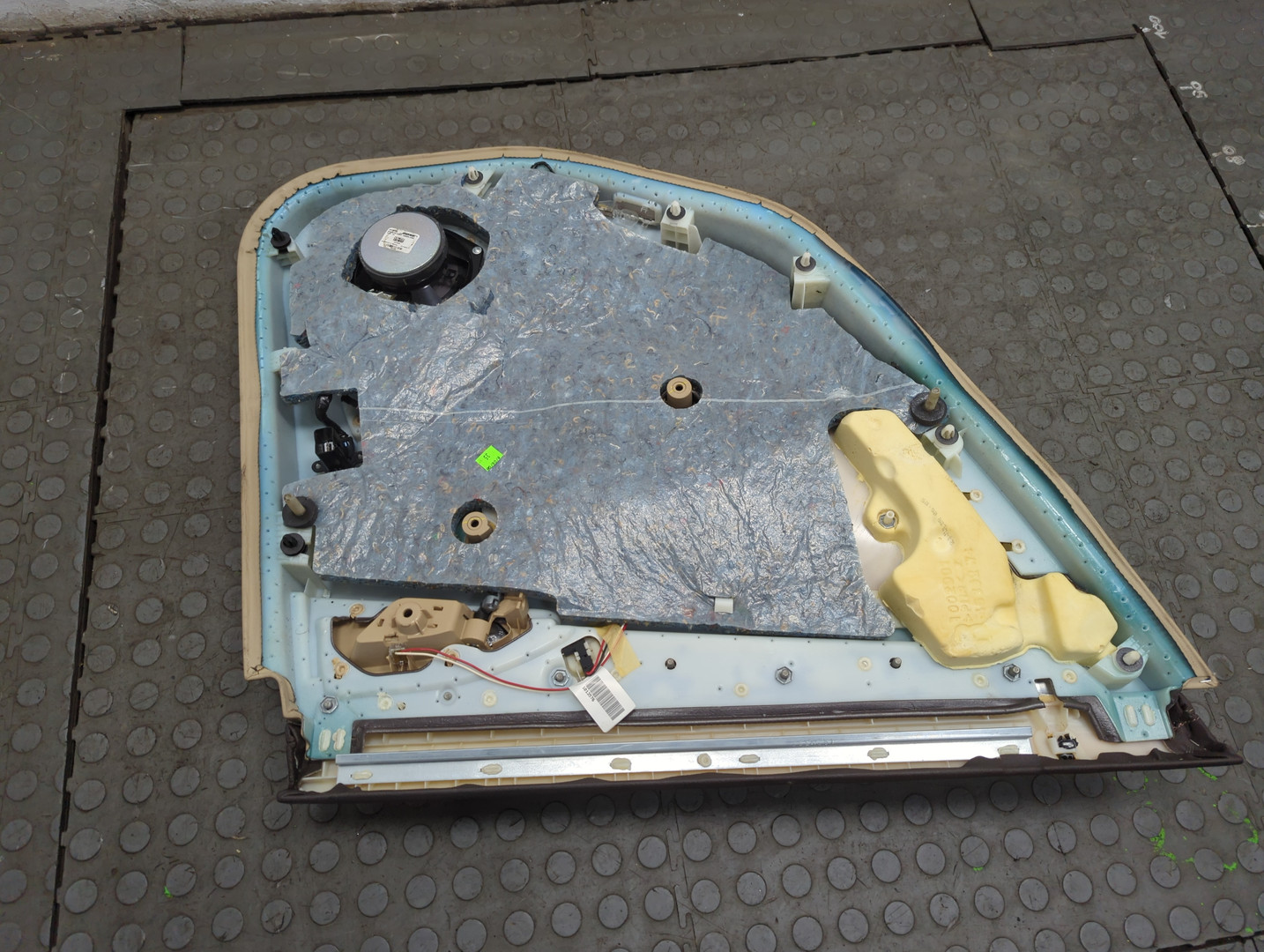 Обшивка двери задней правой