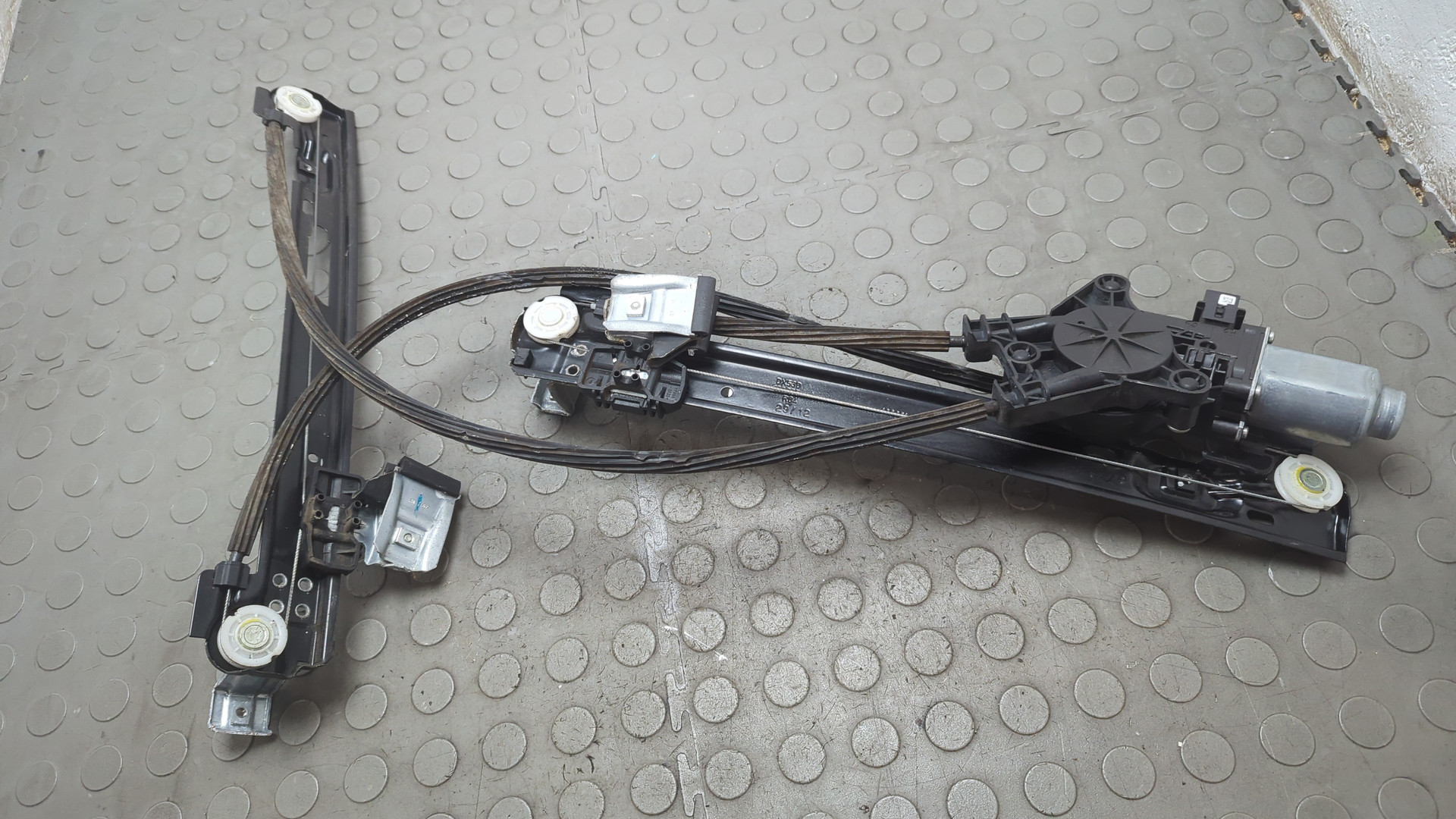 Стеклоподъемник электр. передний левый