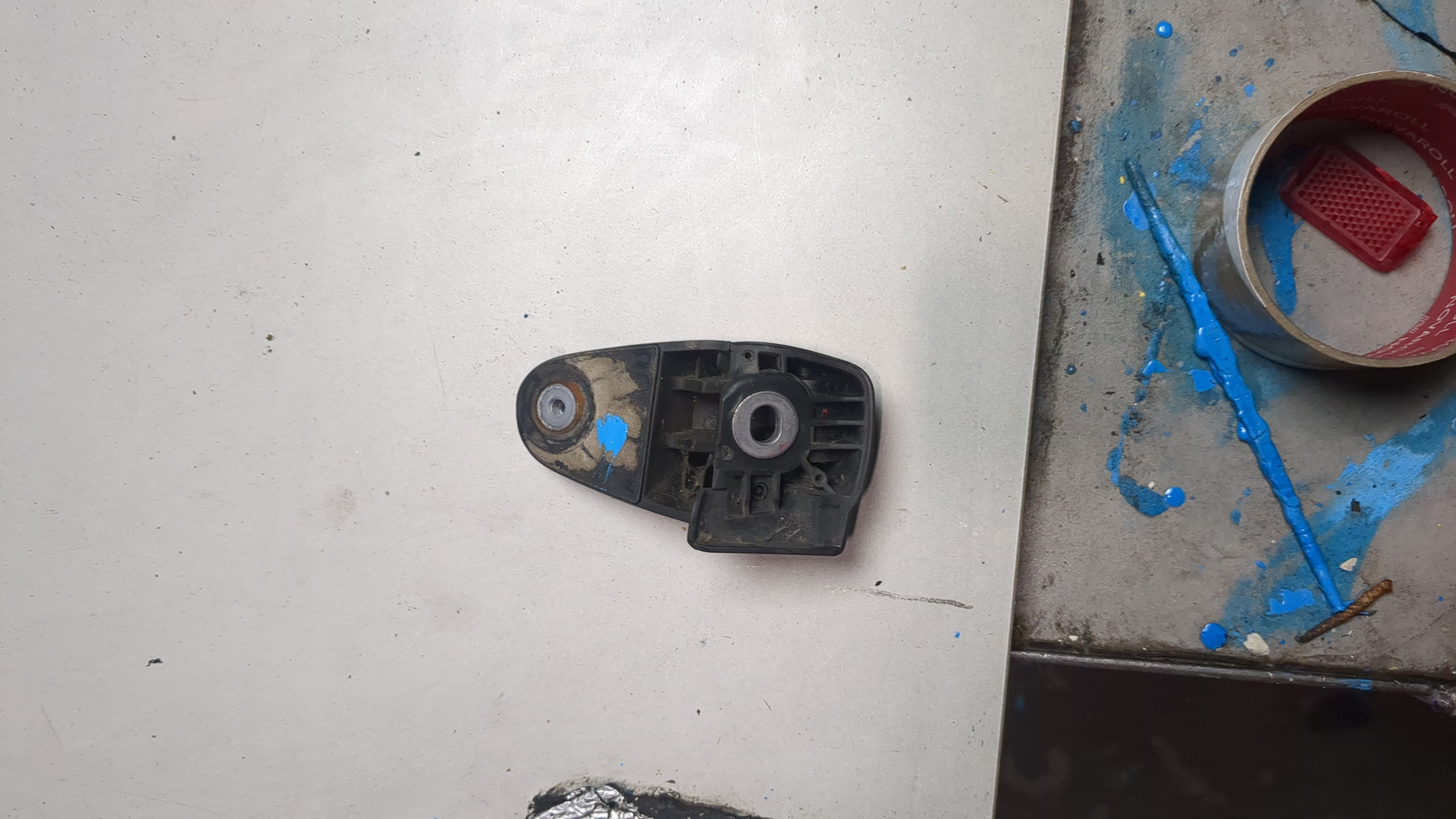 Петля заднего стекла