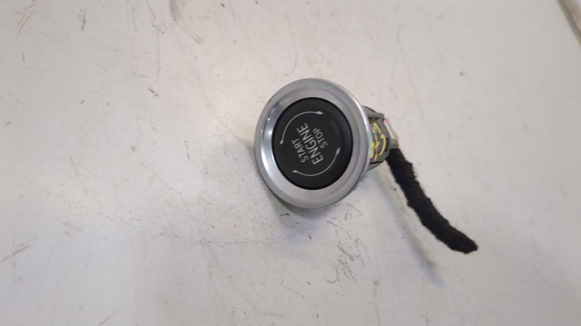 Кнопка запуска двигателя