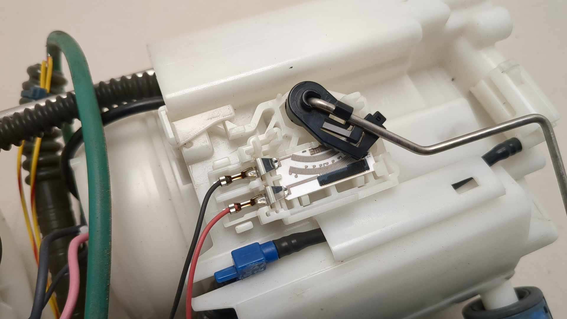 Насос топливный электрический