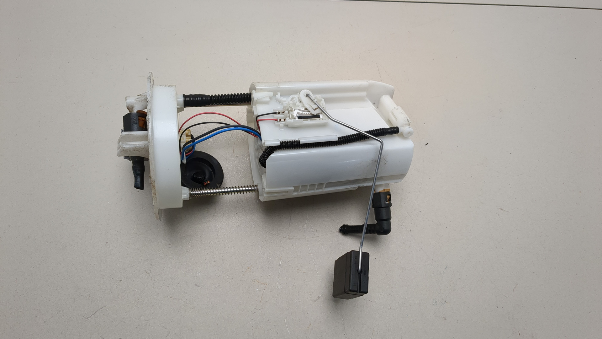 Насос топливный электрический