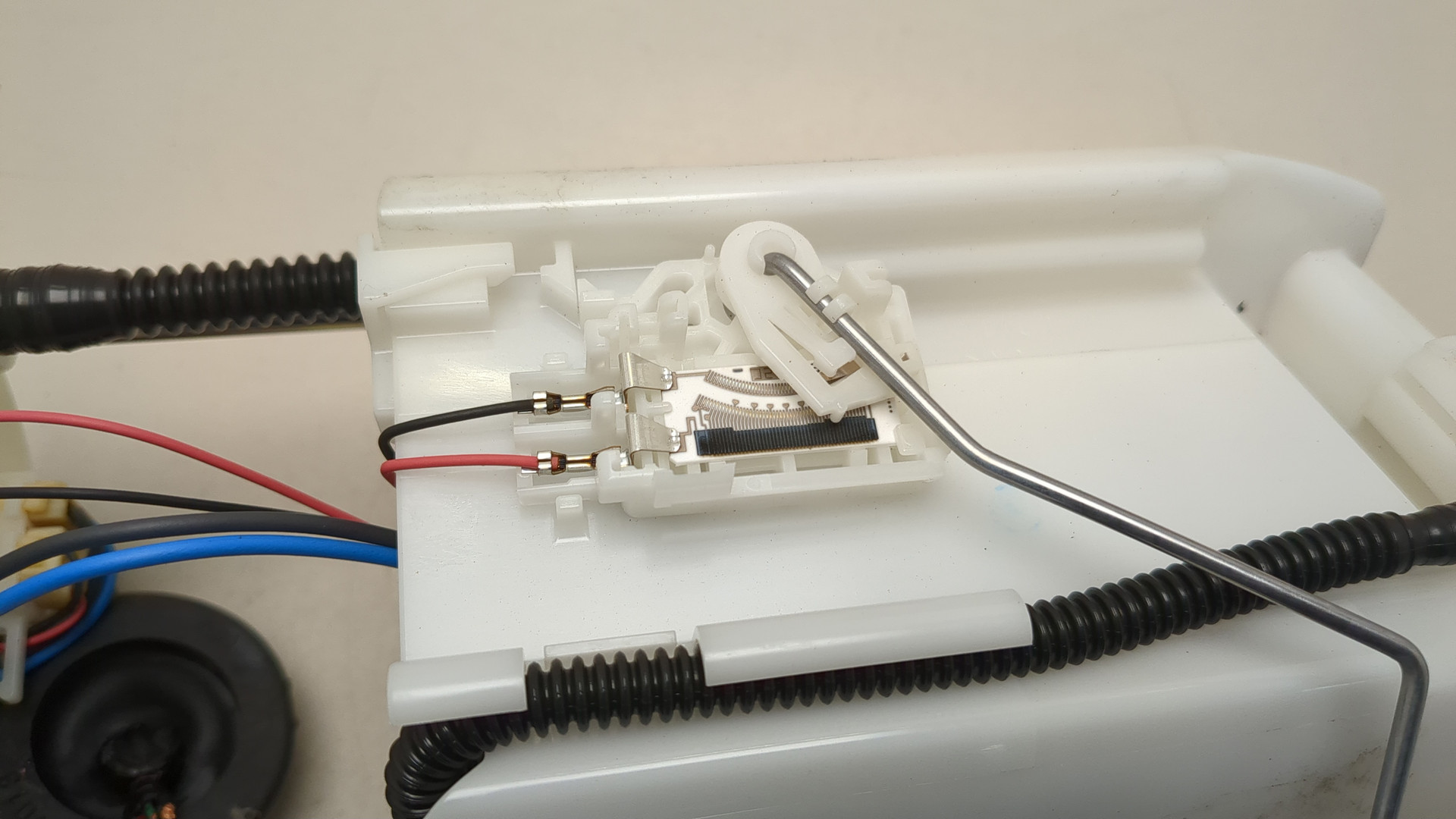 Насос топливный электрический