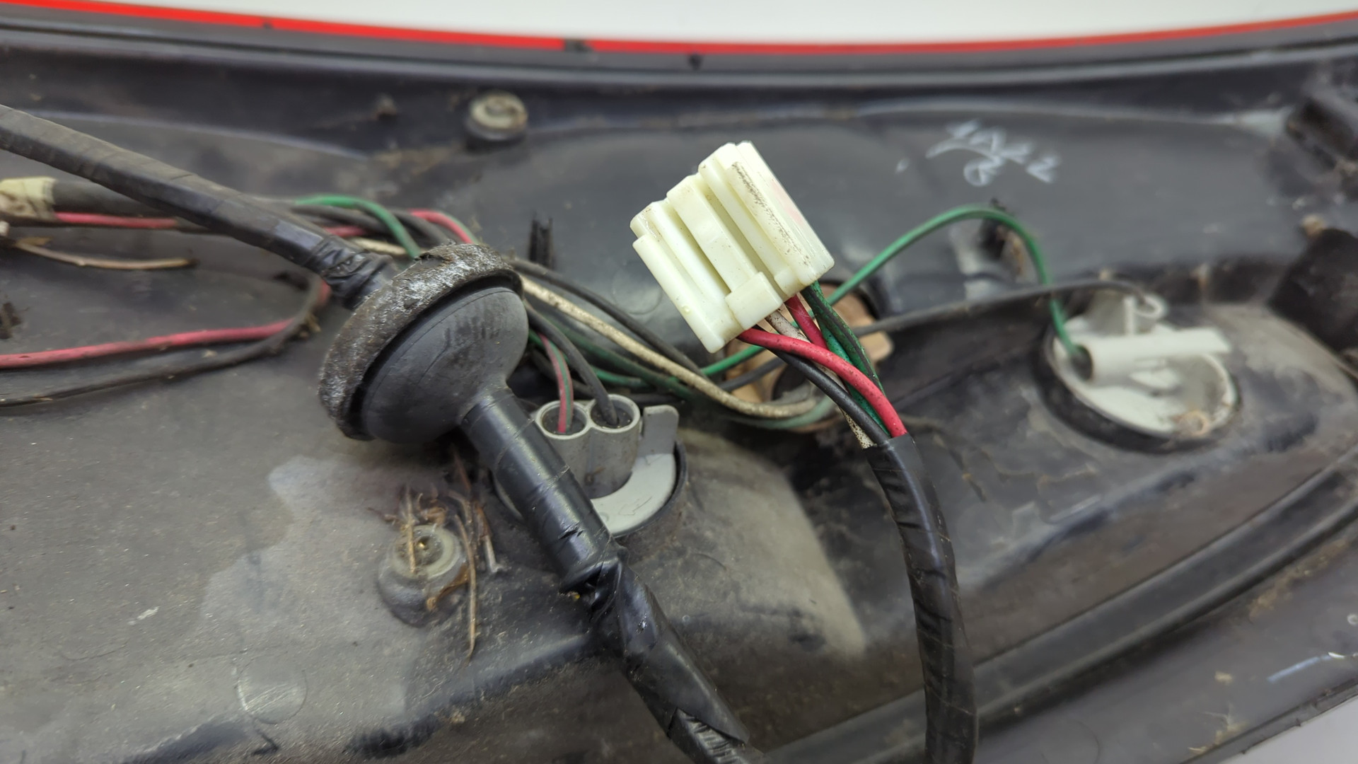 Фонарь задний правый