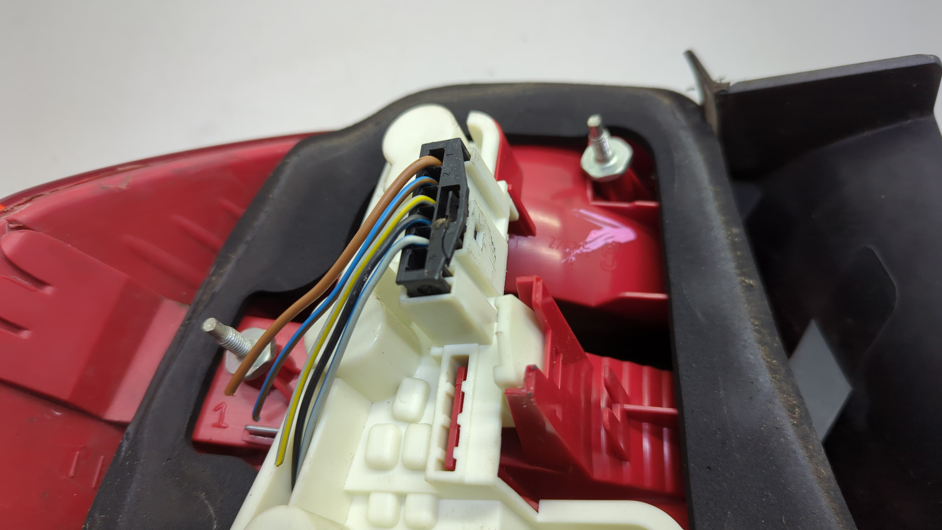 Фонарь задний правый