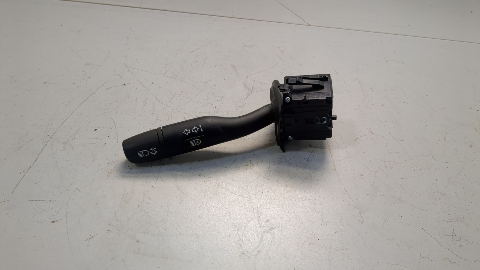 Переключатель поворотов подрулевой