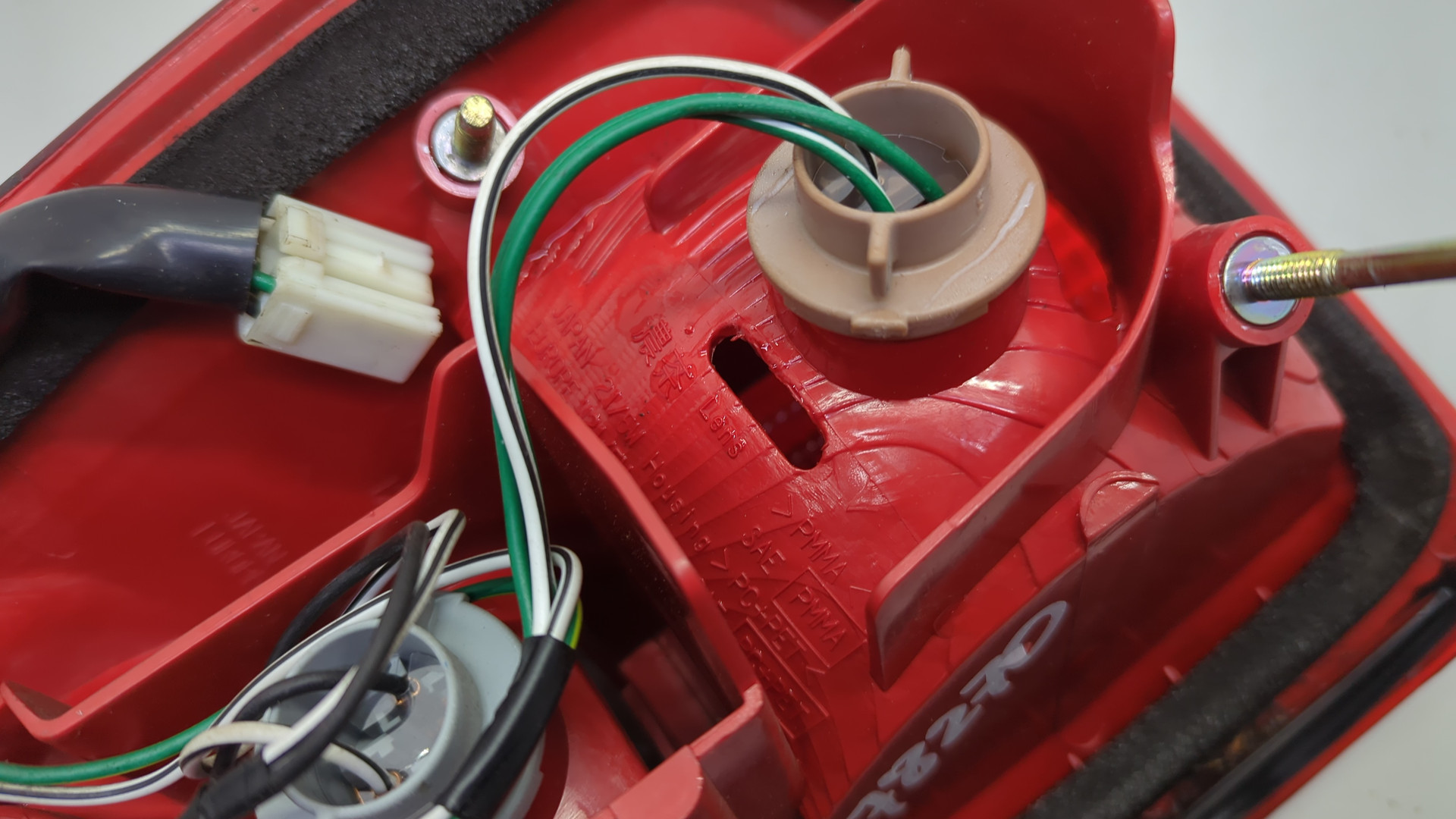 Фонарь задний правый