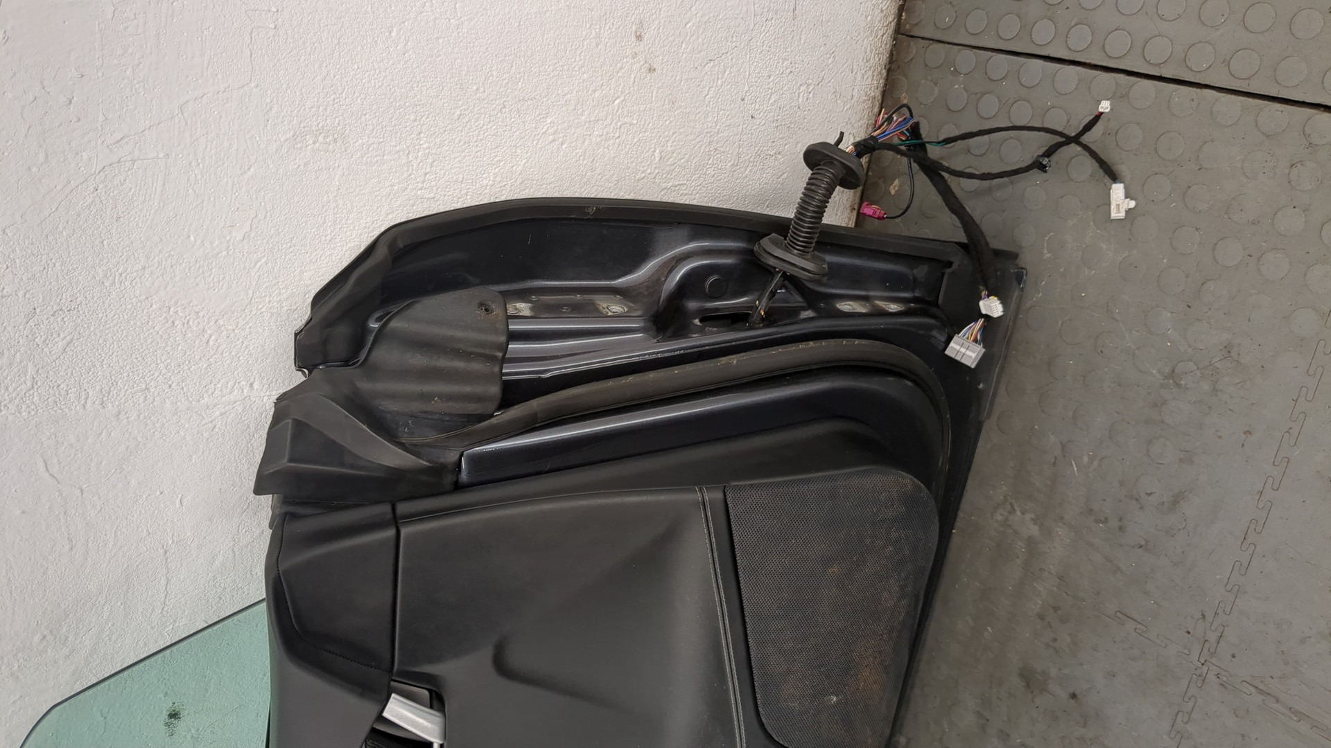 Дверь передняя левая