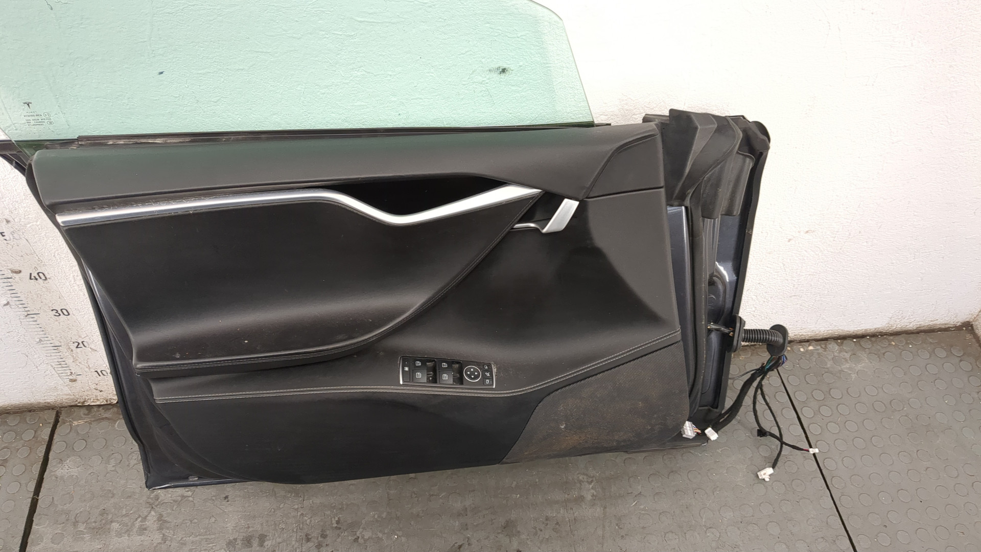 Дверь передняя левая