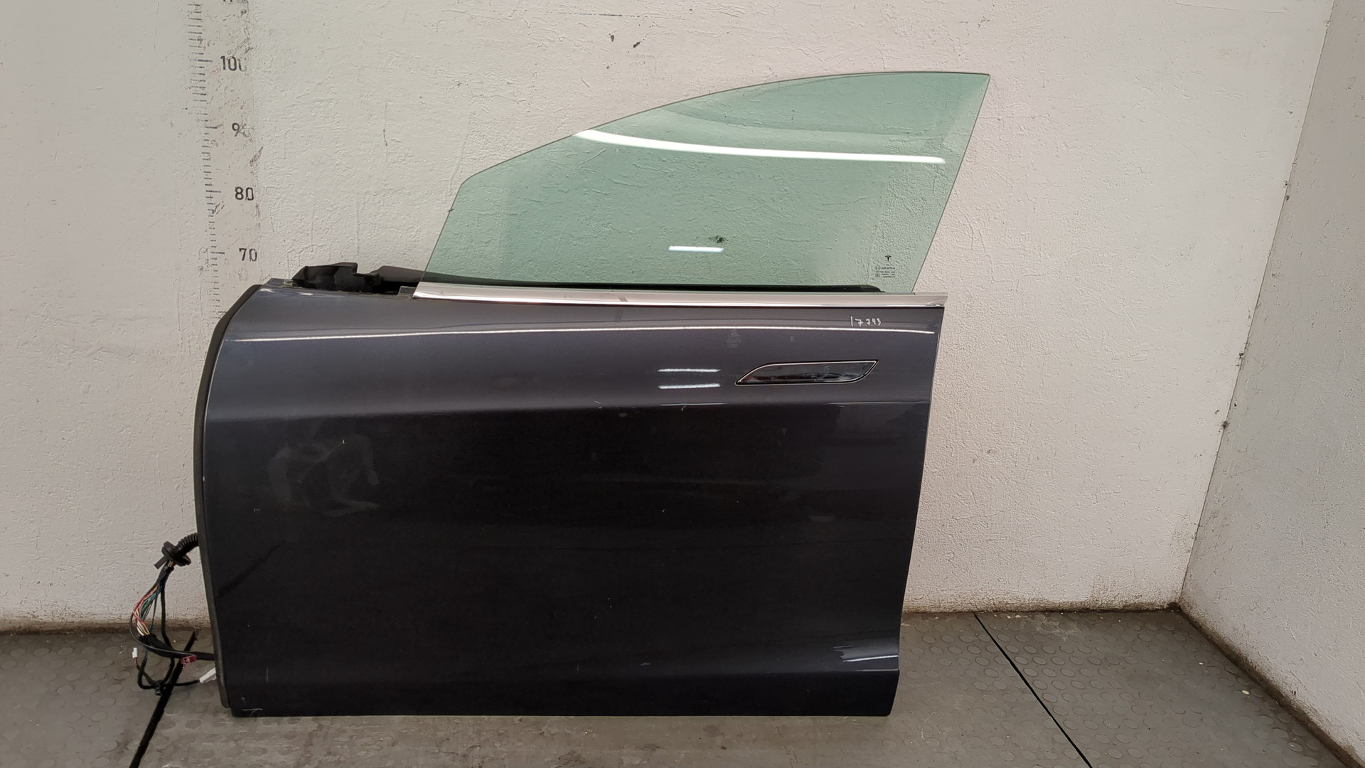 Дверь передняя левая