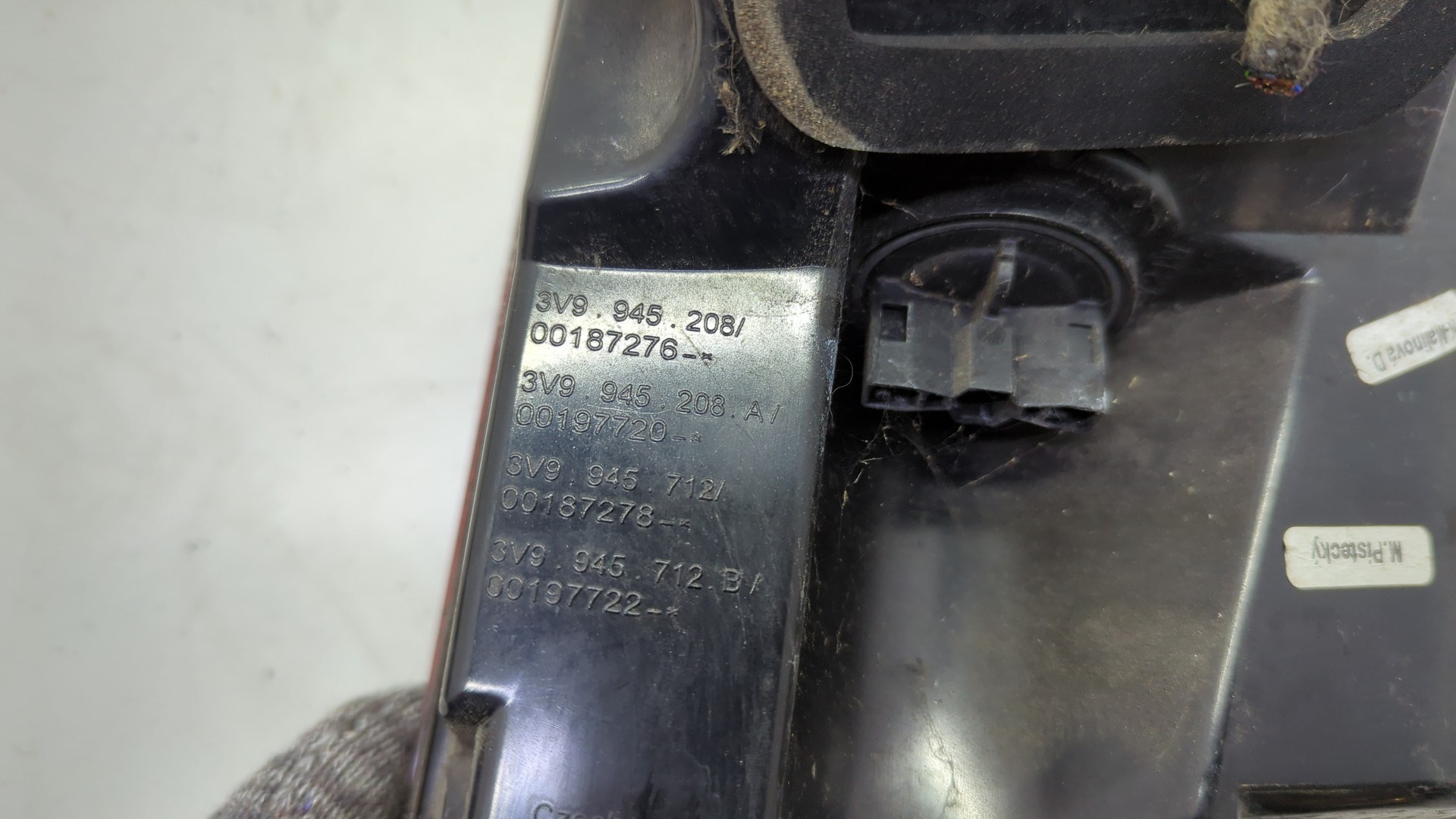 Фонарь задний правый