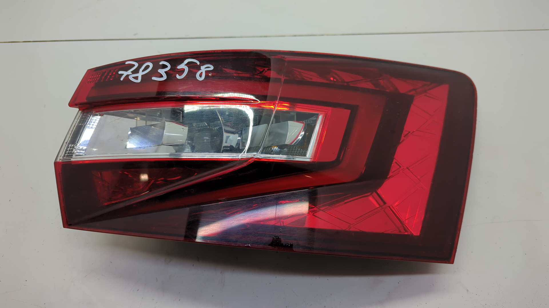 Фонарь задний правый