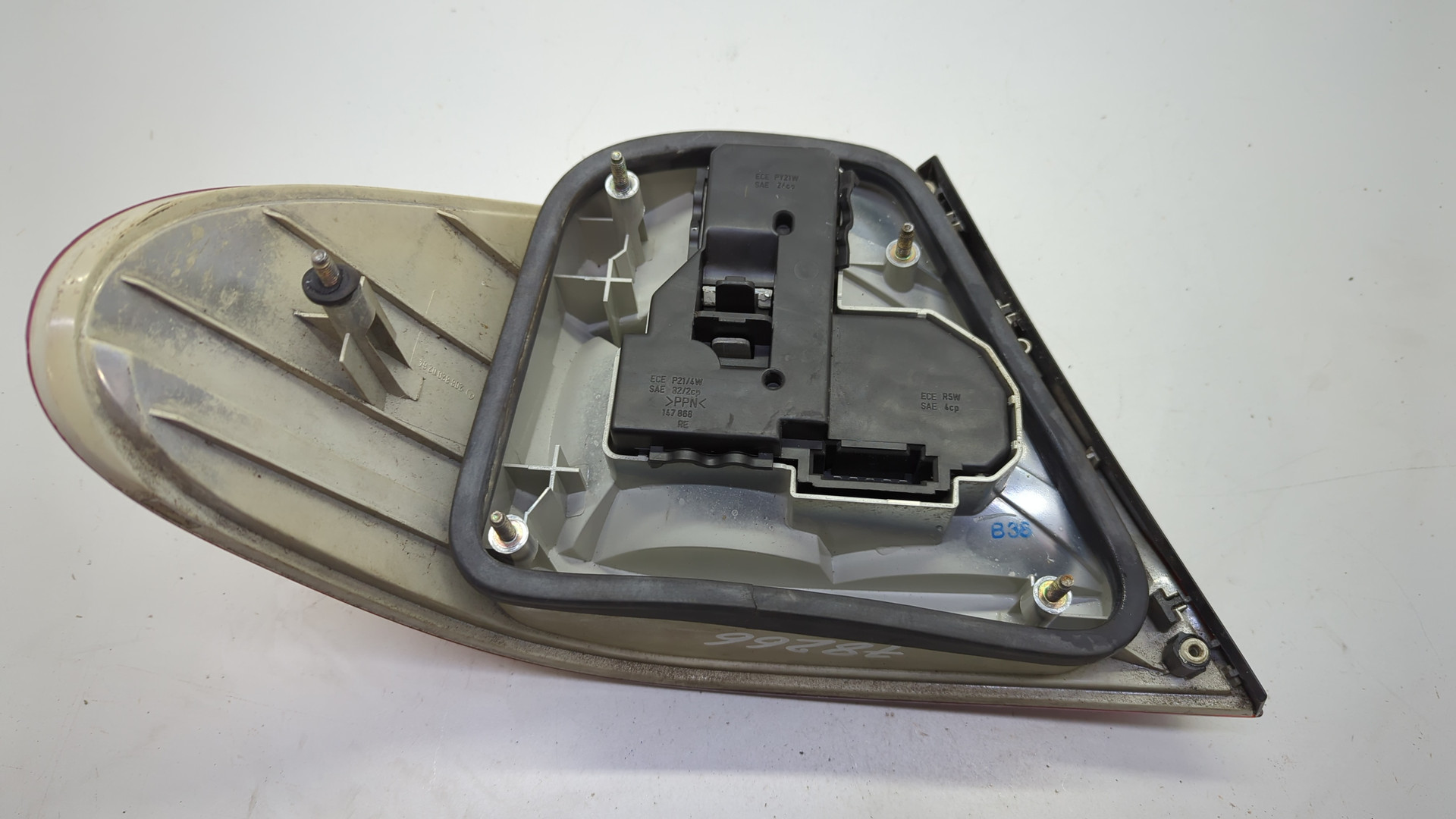 Фонарь задний правый