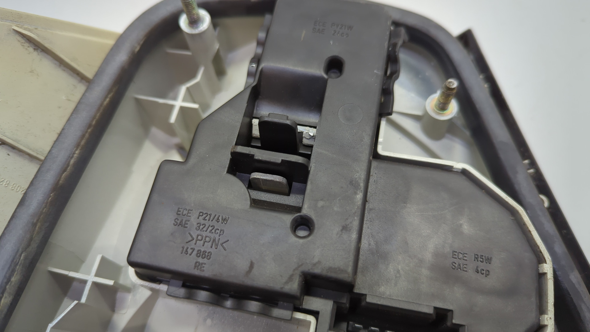 Фонарь задний правый