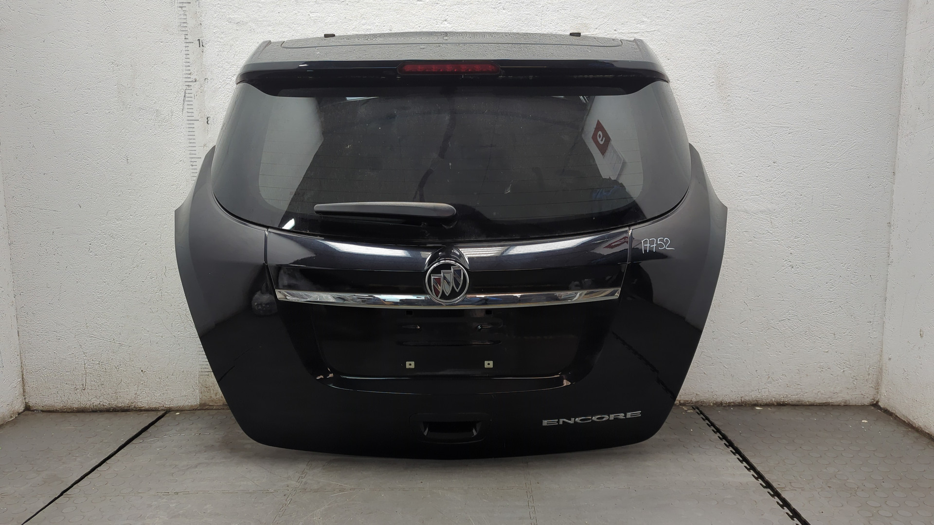 Дверь багажника