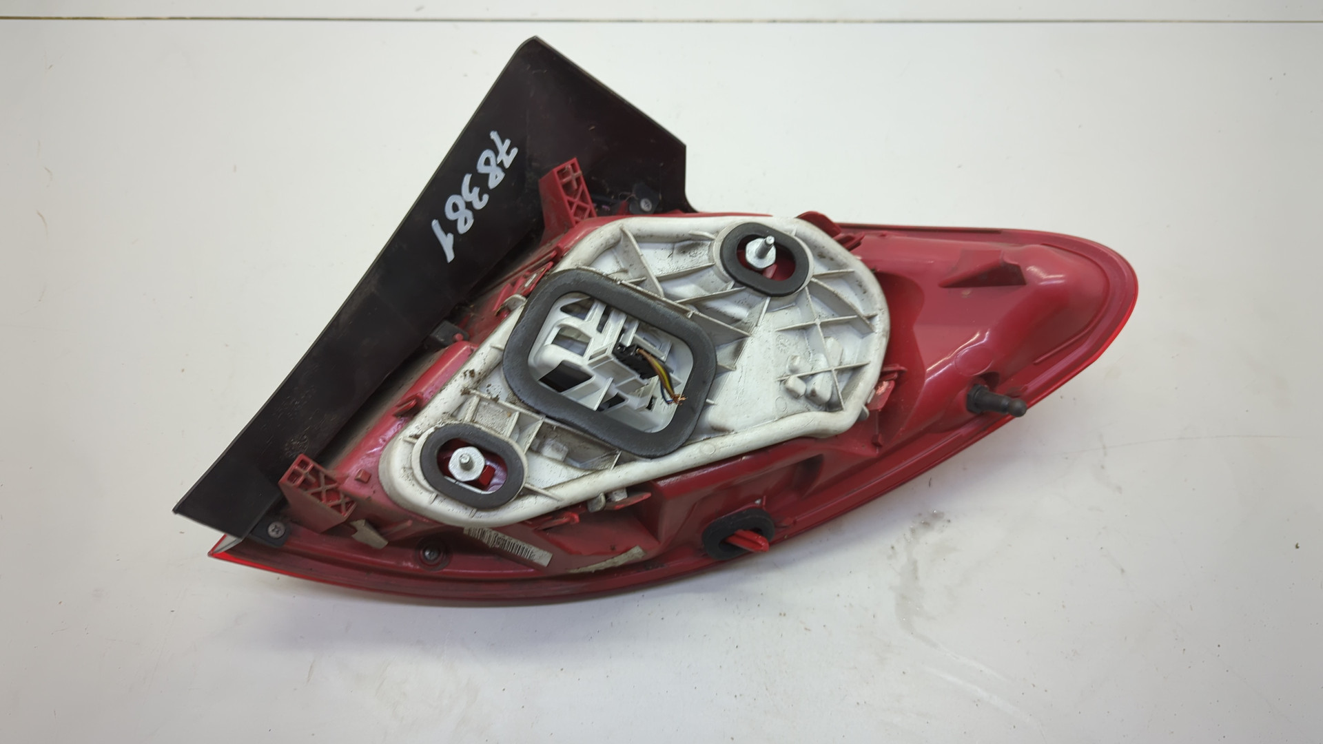 Фонарь задний левый