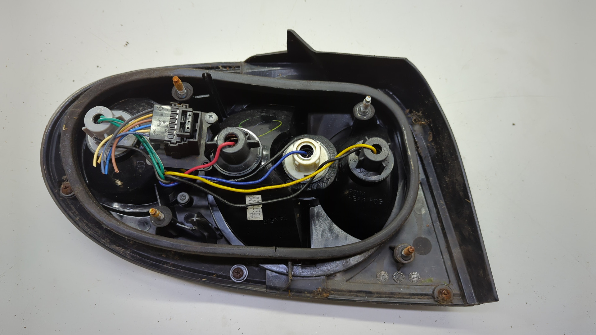 Фонарь задний левый