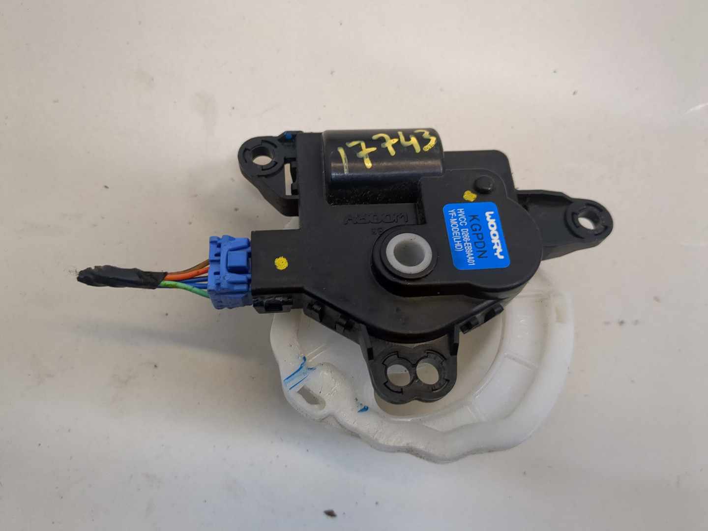 Моторчик заслонки печки