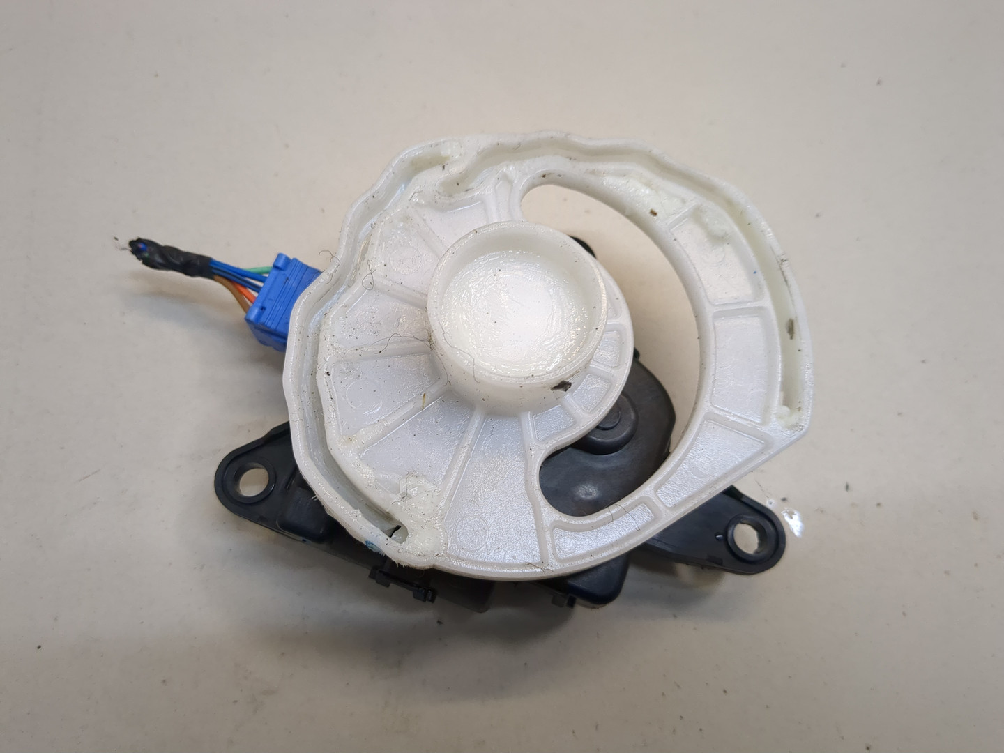 Моторчик заслонки печки