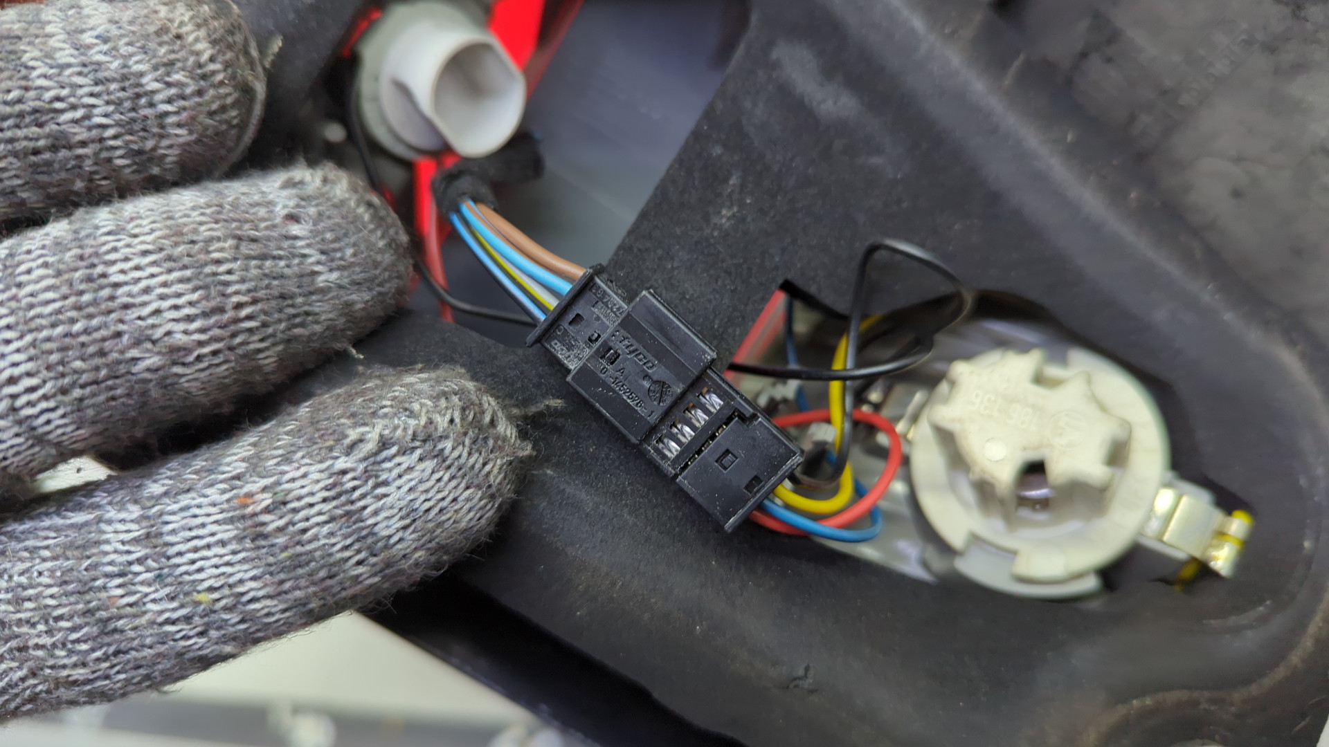 Фонарь задний правый