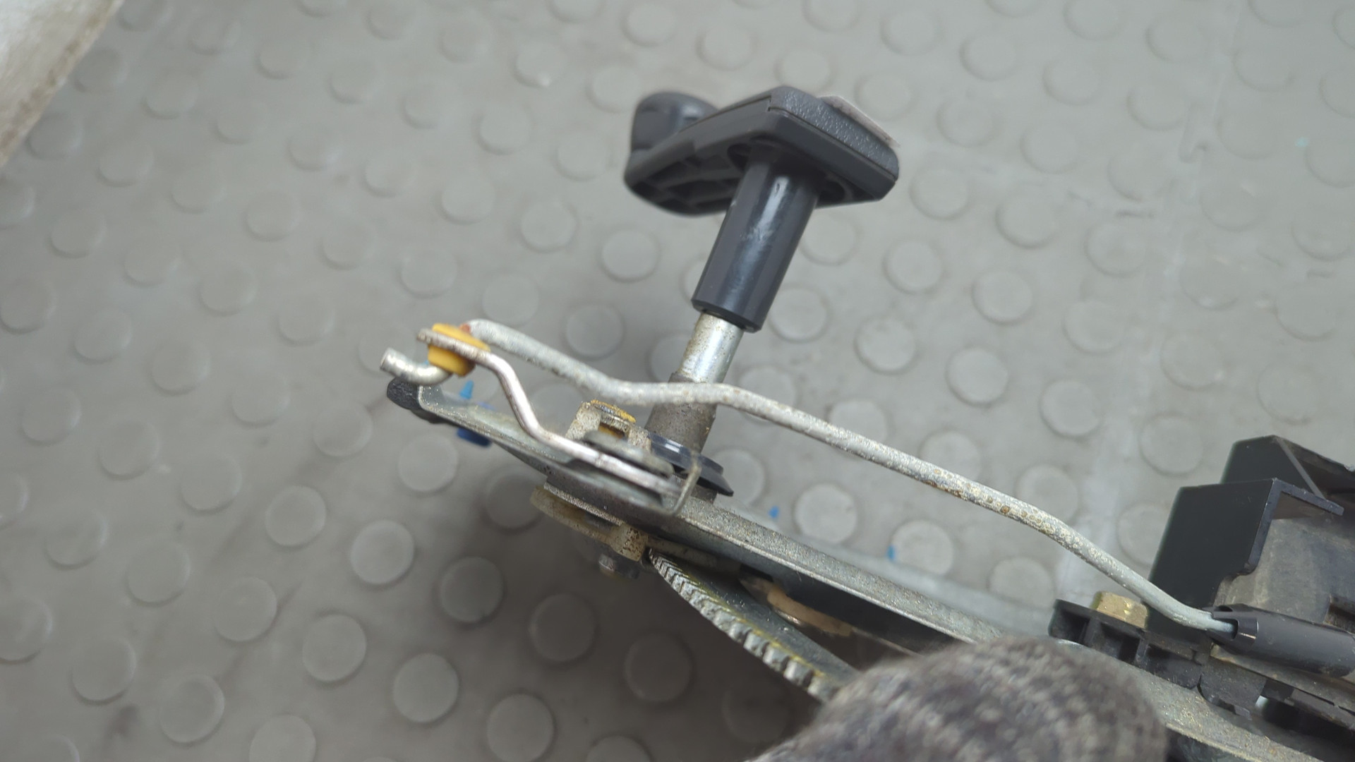 Стеклоподъемник механ. задний левый