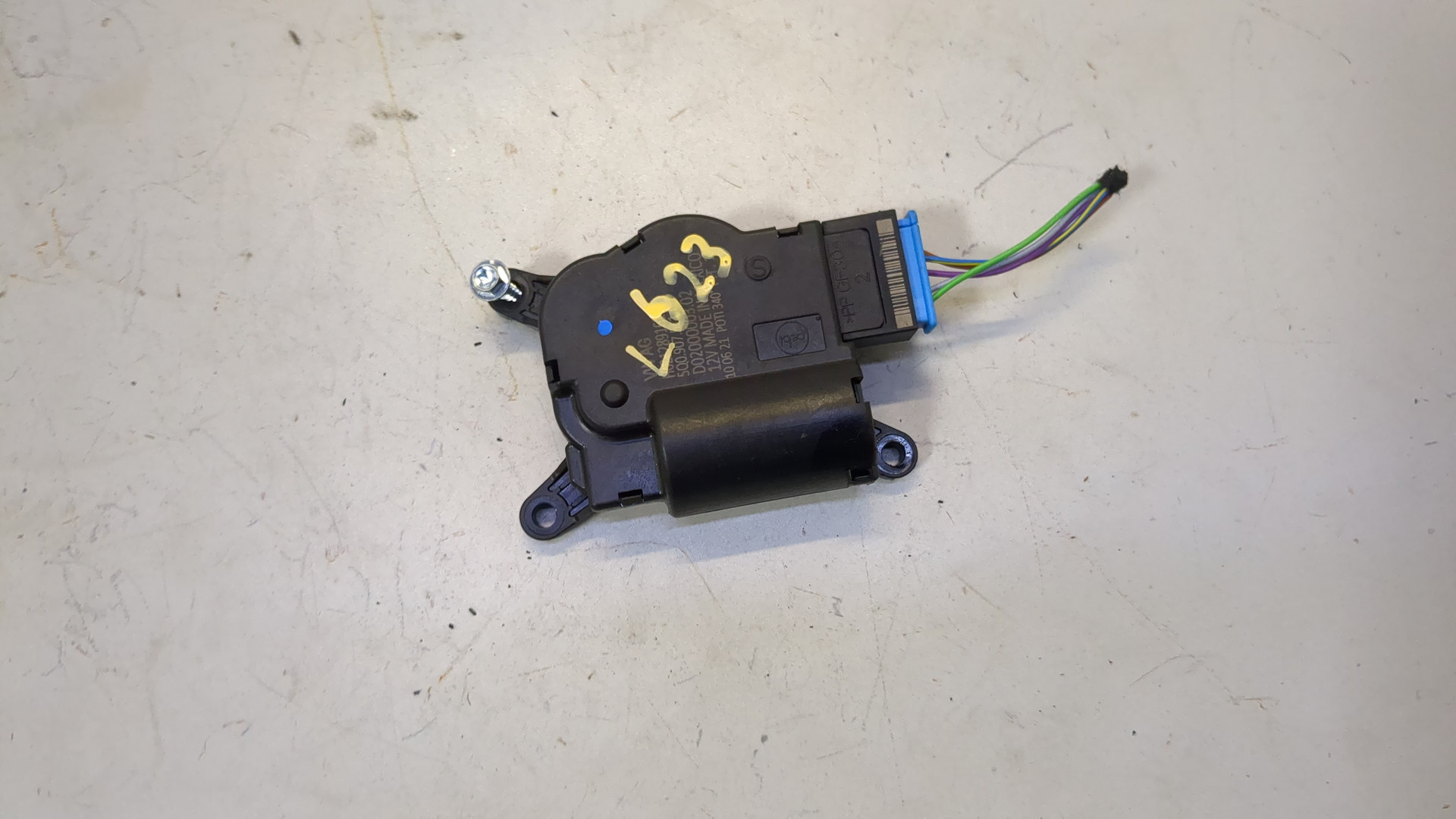 Моторчик заслонки печки