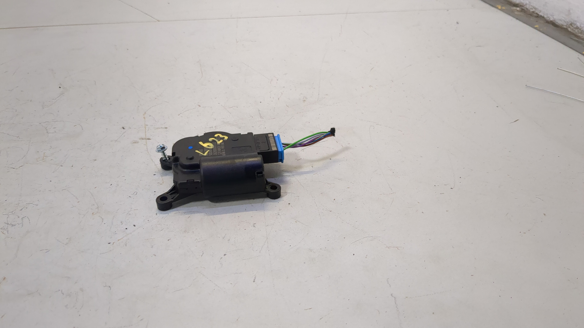 Моторчик заслонки печки