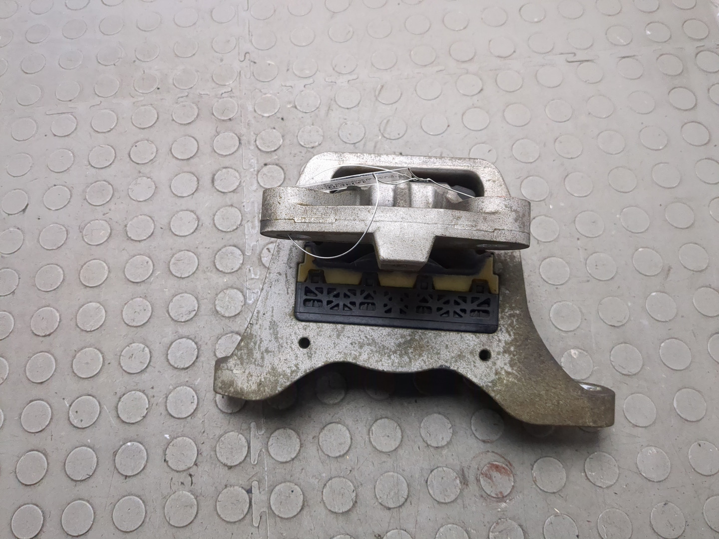 Опора двигателя