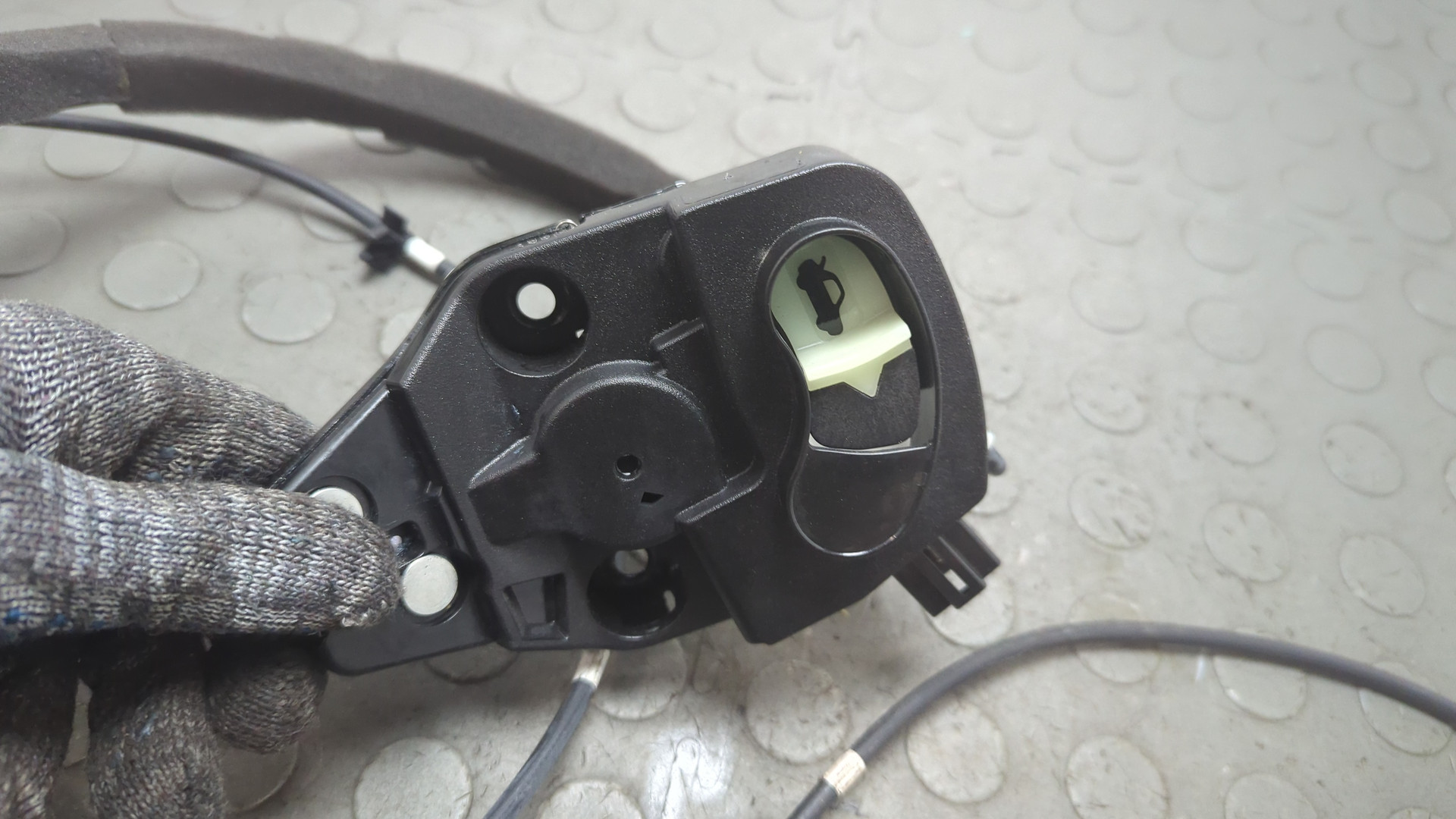 Замок багажника