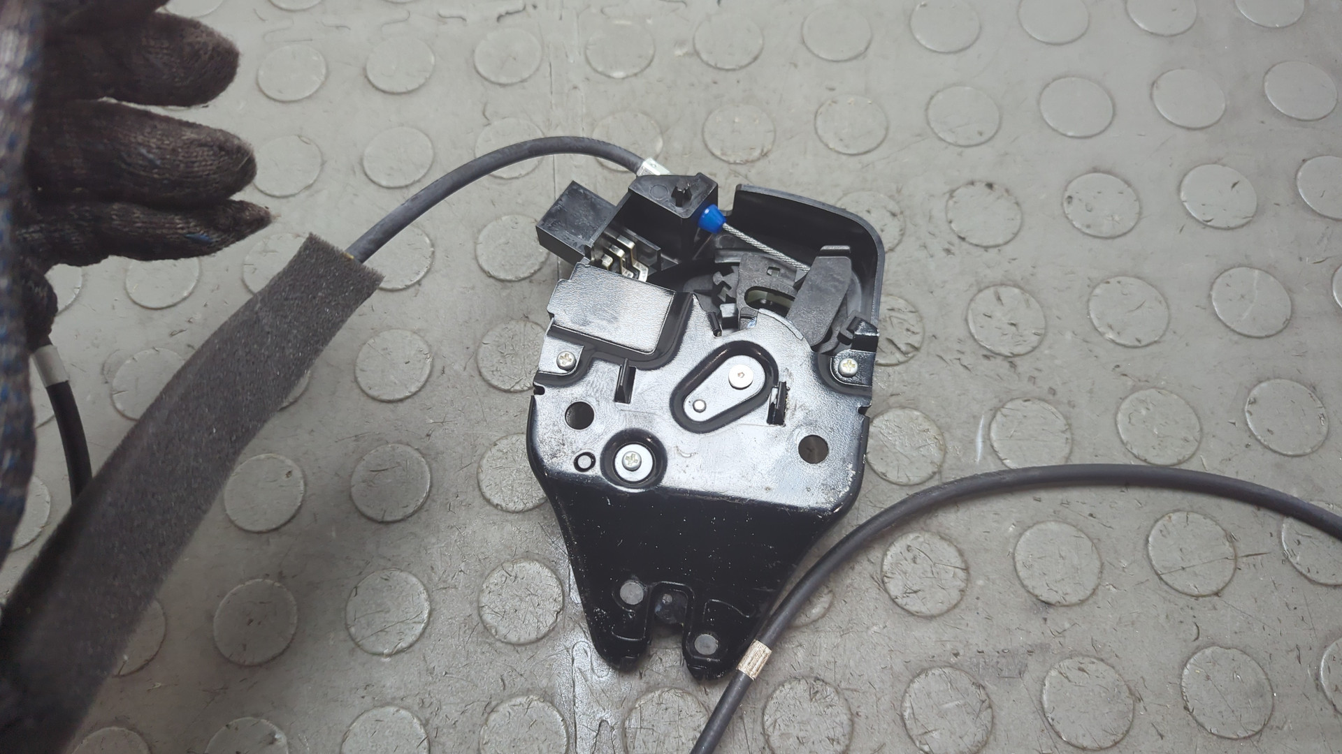 Замок багажника