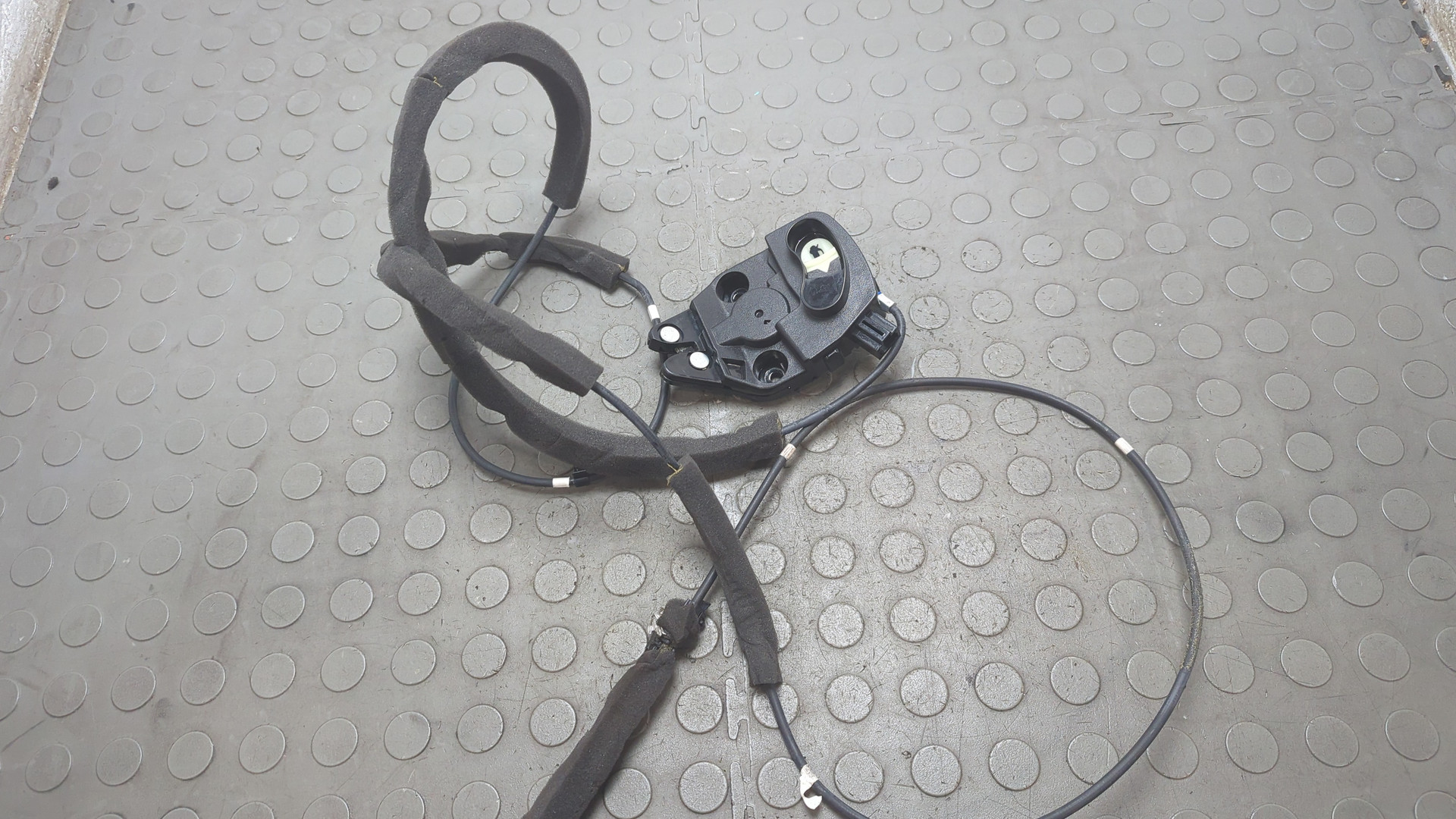 Замок багажника